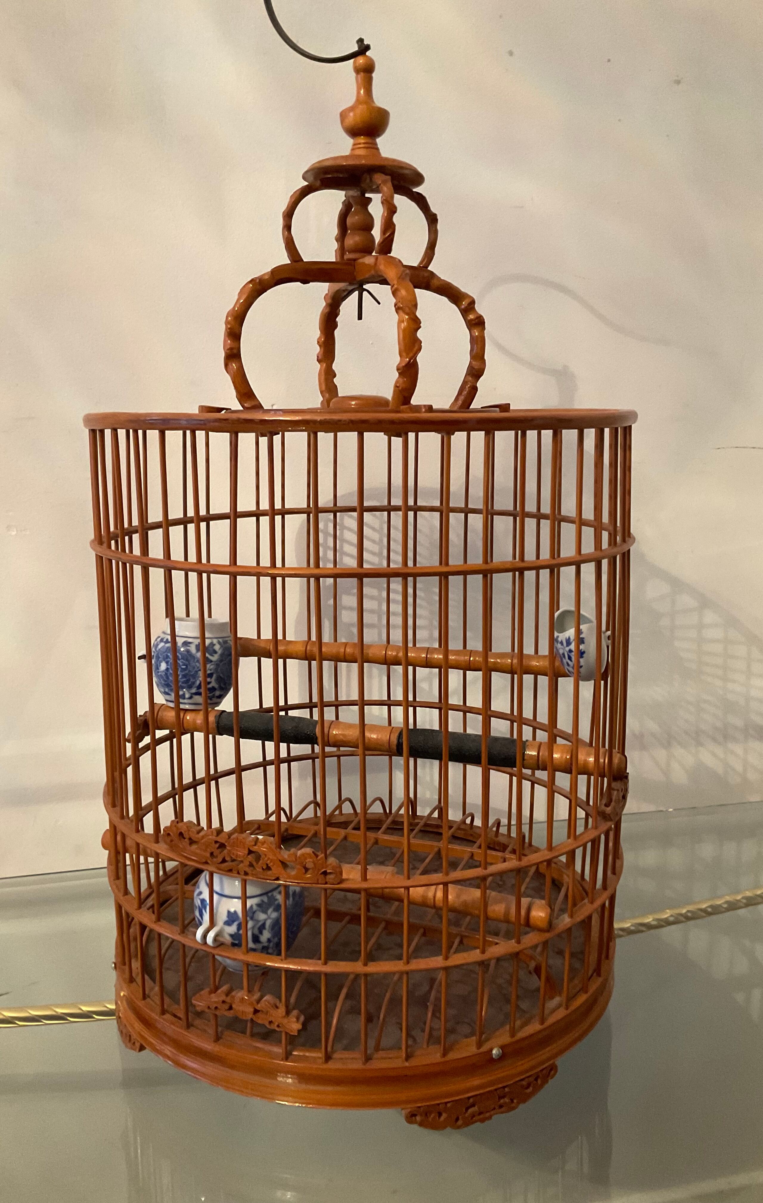 Ancienne cage à oiseaux en bois et rotin