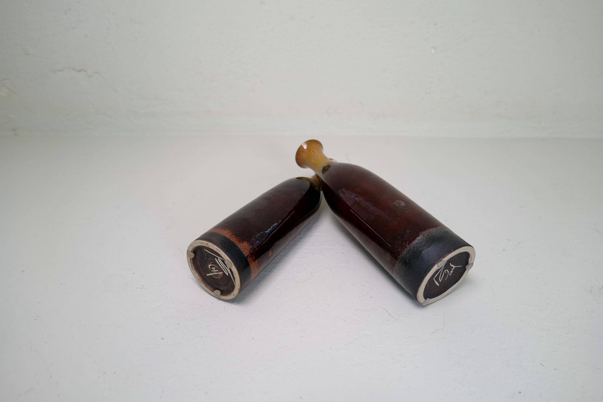 Modern Scandinavian pair of vases/bottles in ceramic by Carl-Harry Stålhane, Sweden.