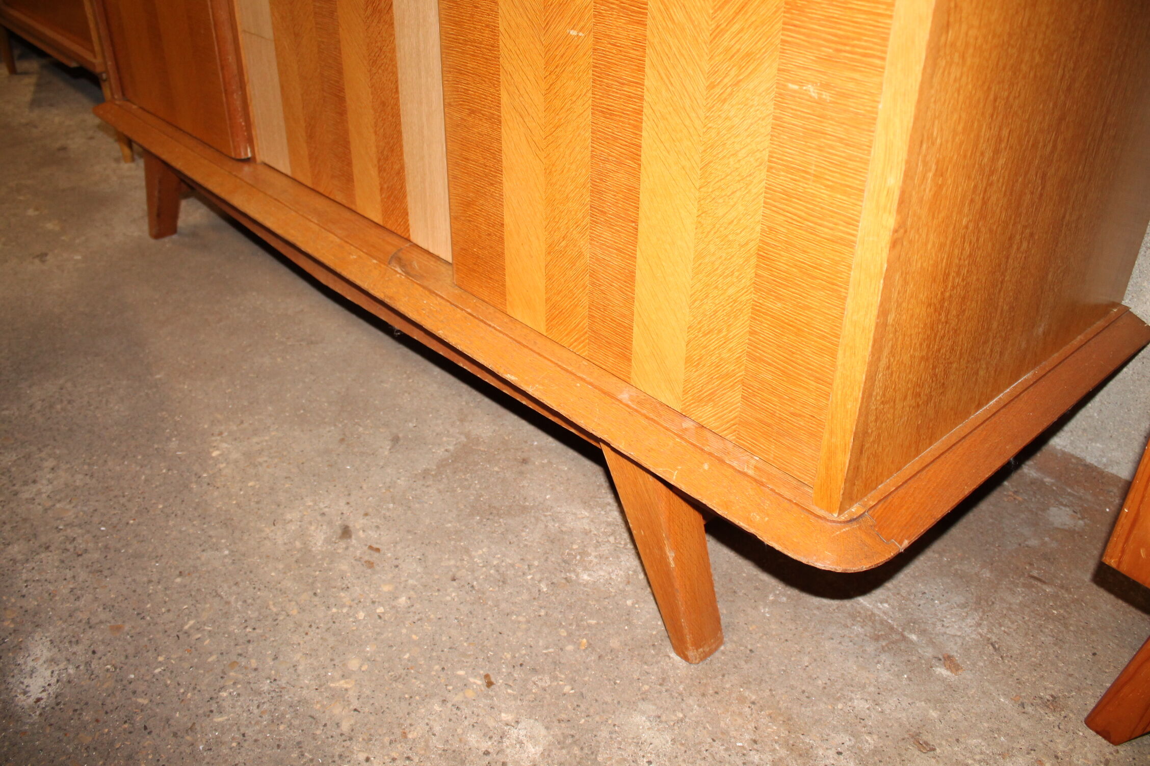 Armoire vintage
