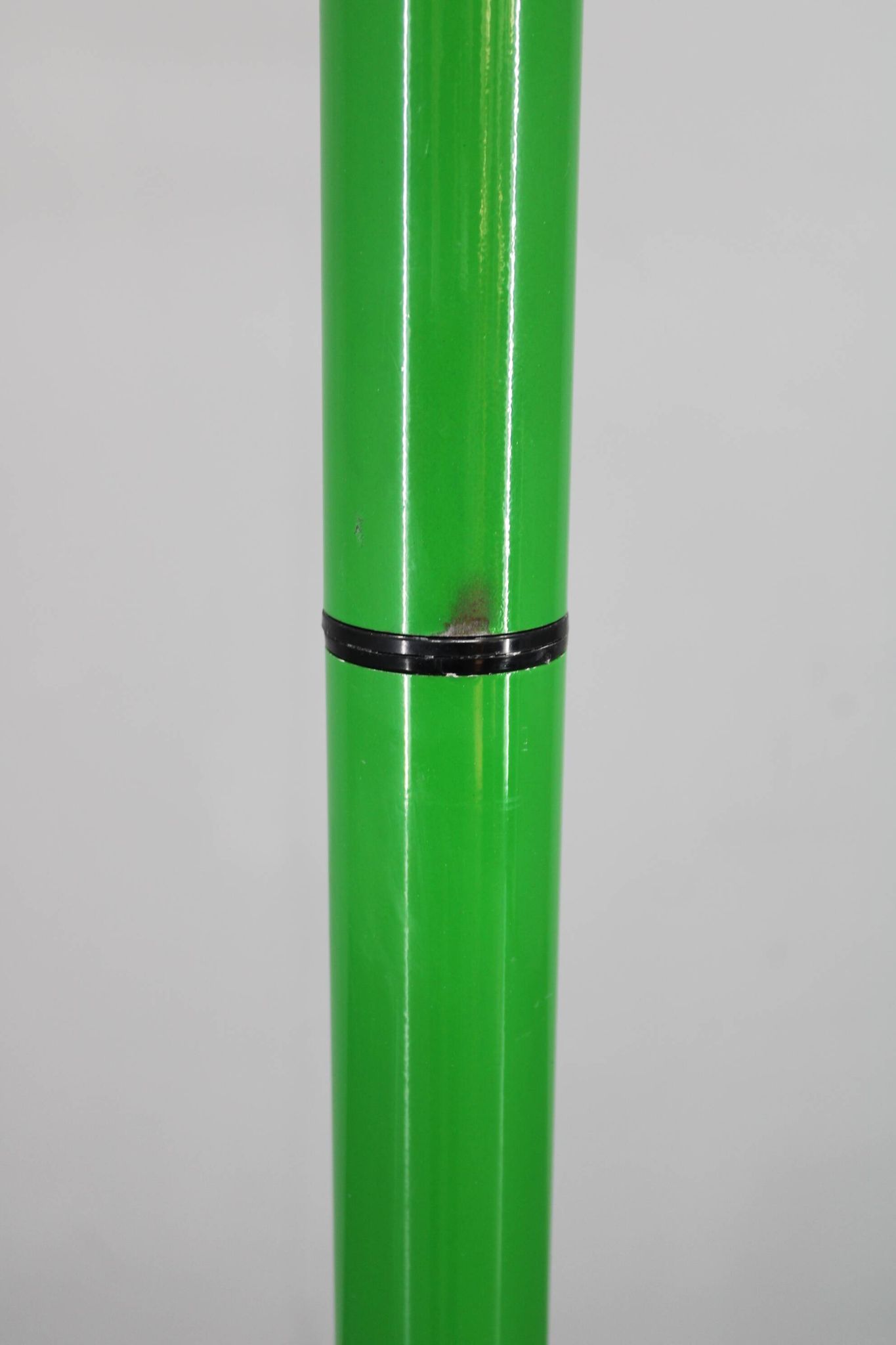 Porte-manteau italien en métal laqué des années 1970 avec porte-parapluie
