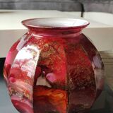 Gadrooned ball vase, in lacquered Art glass. Decor: pink tones of smoke, gold powder inclusions. Signed Sylvie Montagnon. Size 20 x 20 cm
