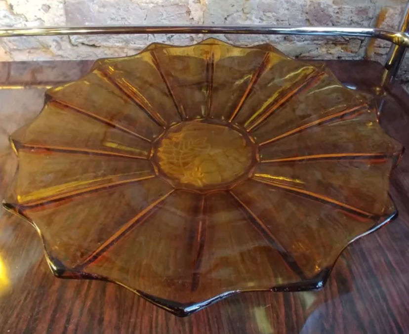 Moulded glass fruit cup