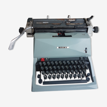 Ancienne machine à écrire Olivetti