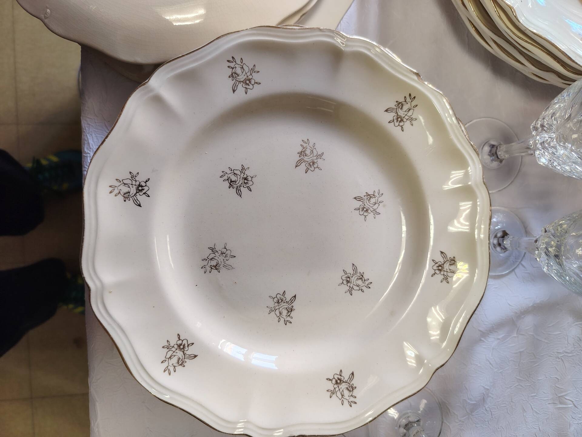 Sarreguemines set of 12 flat plates model Raphaël or flowers of F