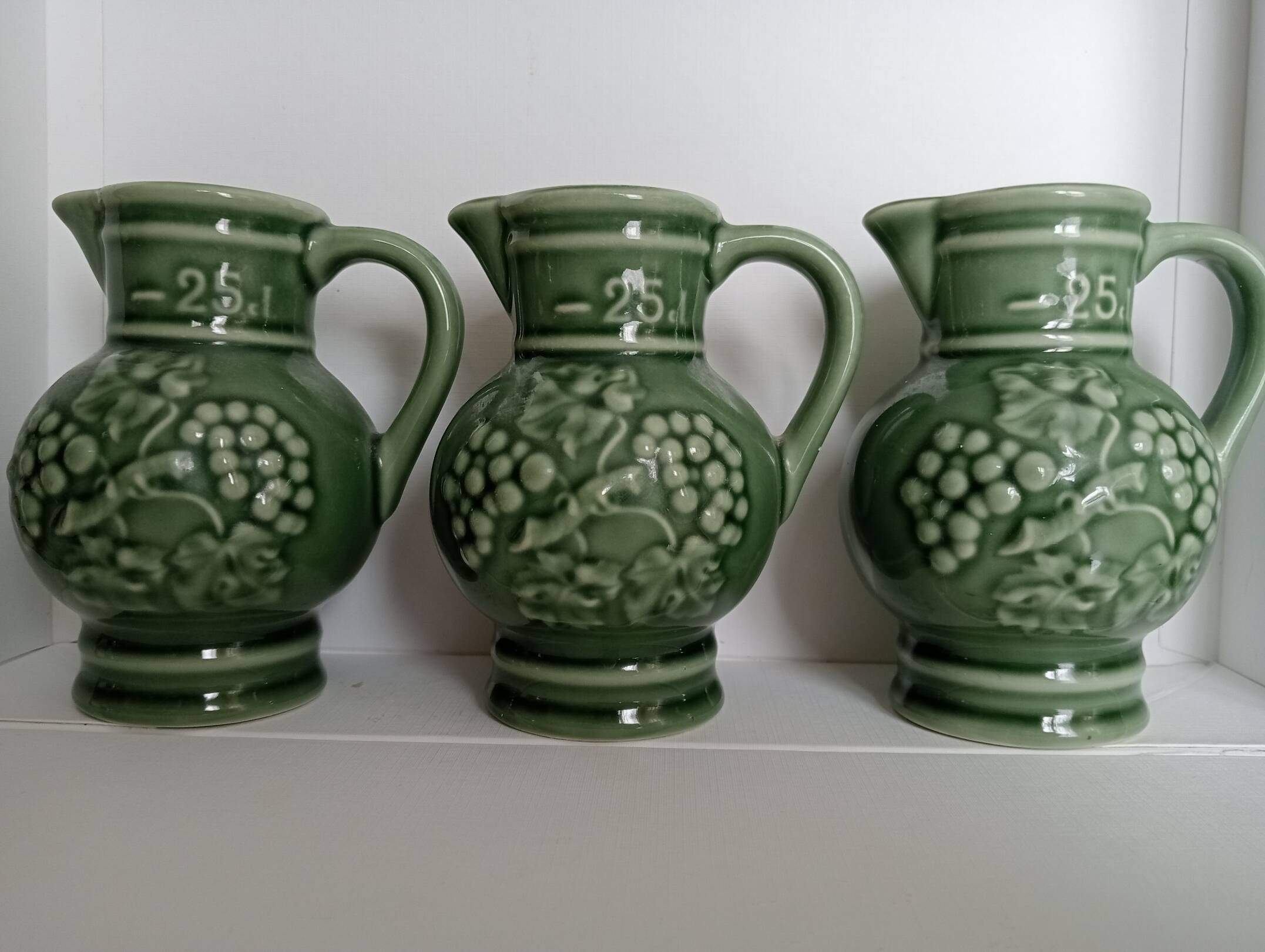 Lot de 3 pichets à vin