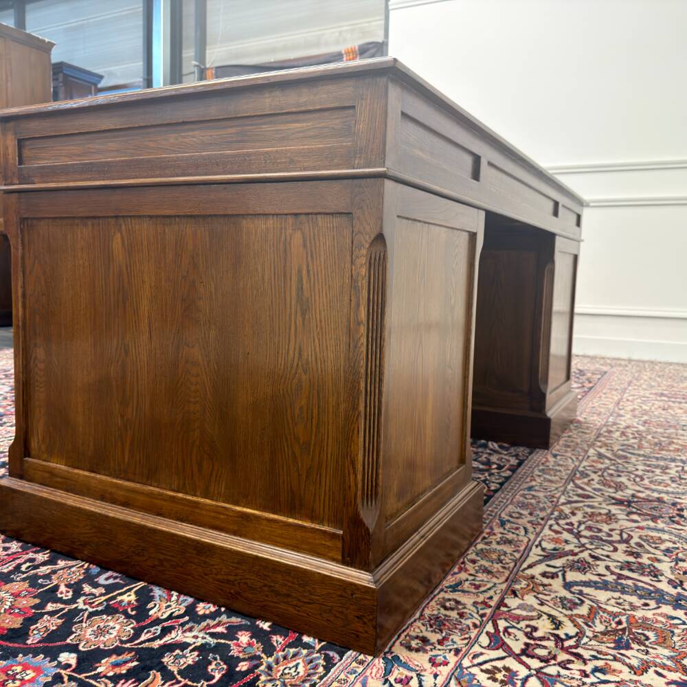 English Classic Eichholtz Desk