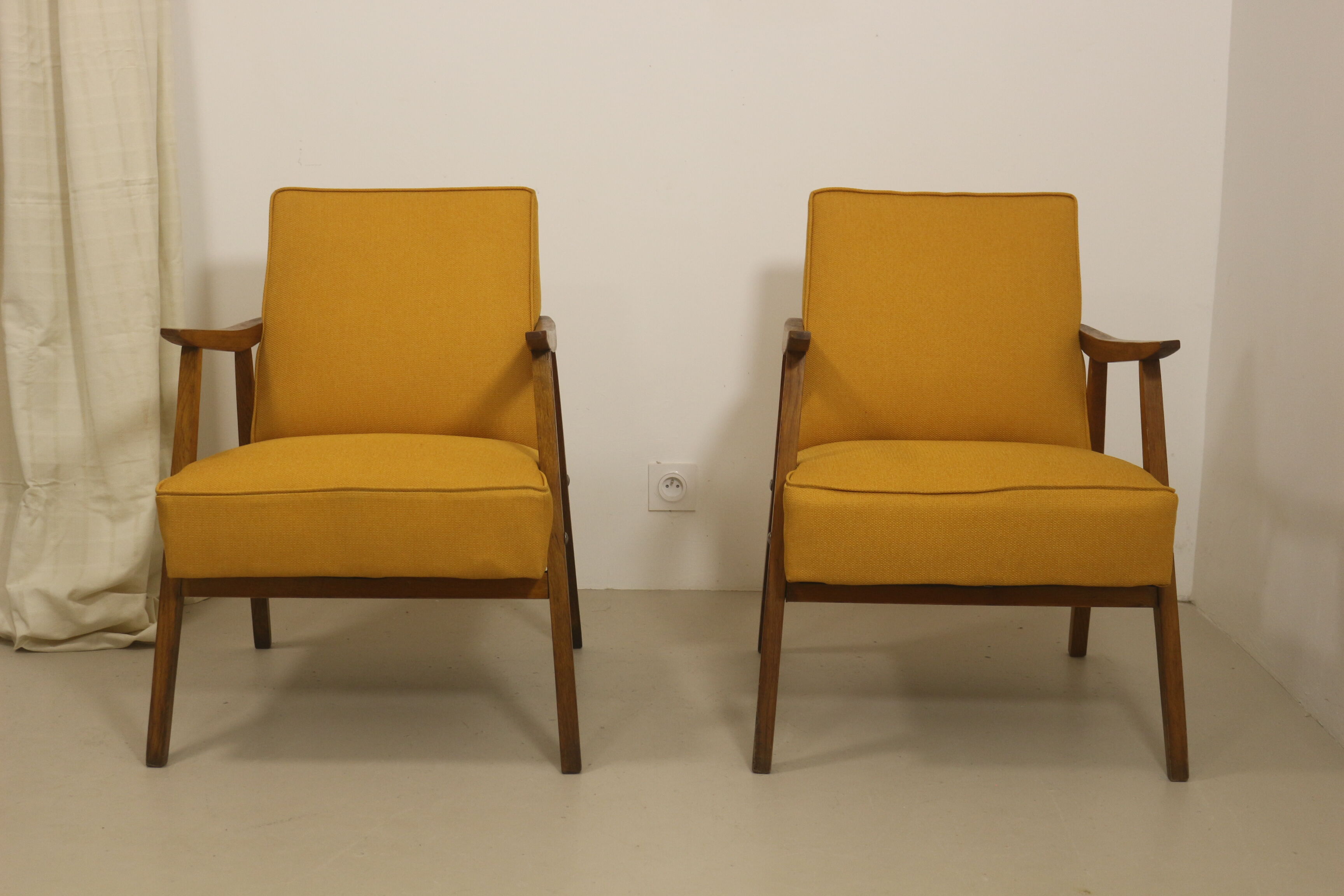 Pair of Scandinavian armchairs 1960 curved armrests. Ref Mimosa