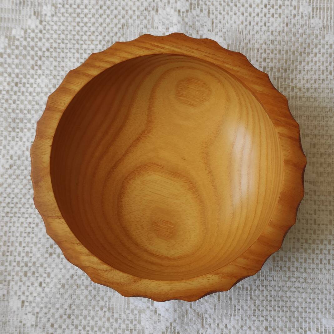Boite en bois couvercle ciselé