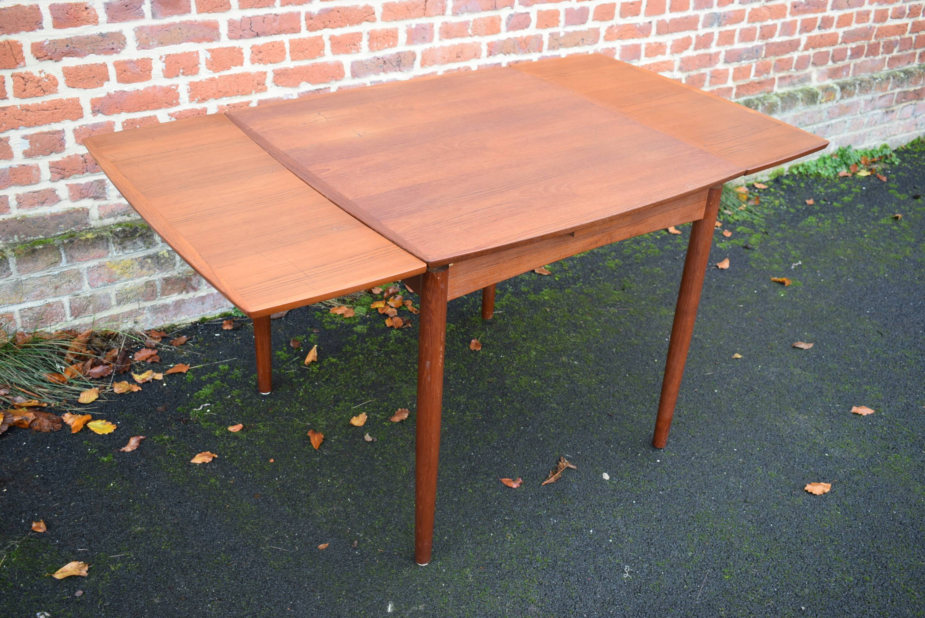 Hundevad chicken table