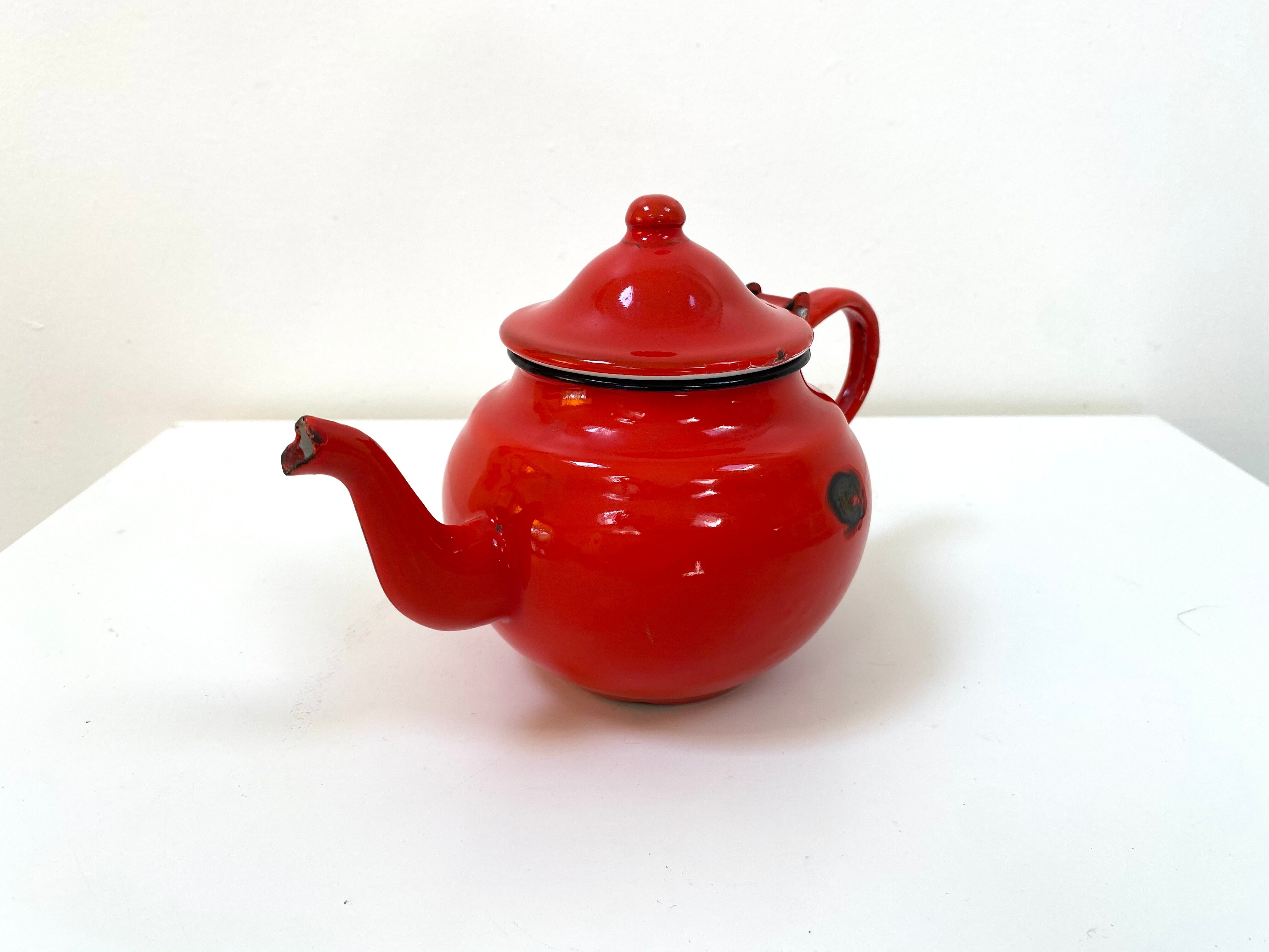 Enamelled teapot from the 70s