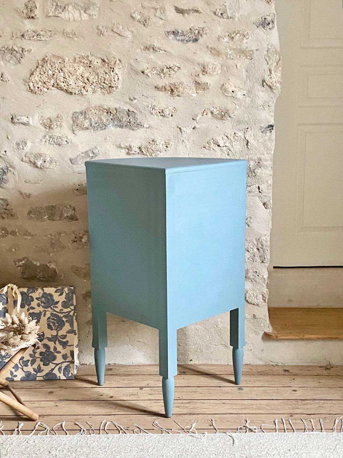 Corner cabinet