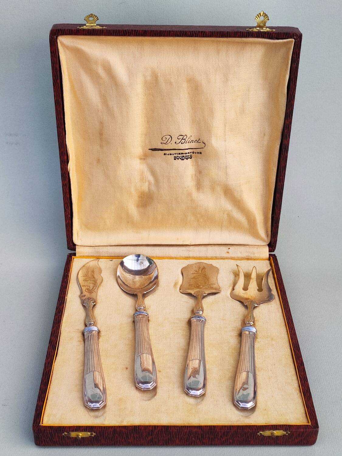 SERVICE DE COUVERTS à Mignardises Style Louis XVI Argent Massif Vermeil Minerve EUR 395,00 - FR