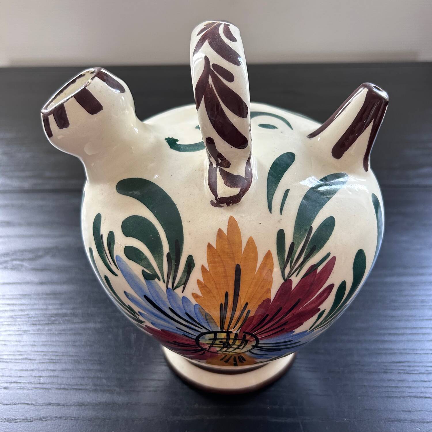 Water bottle with floral decoration