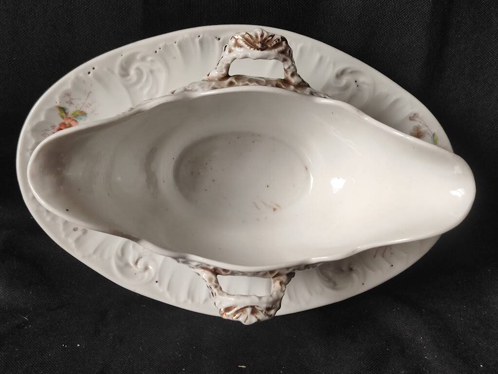 Superbe sauciere /1930/50 /decors floraux /dorures