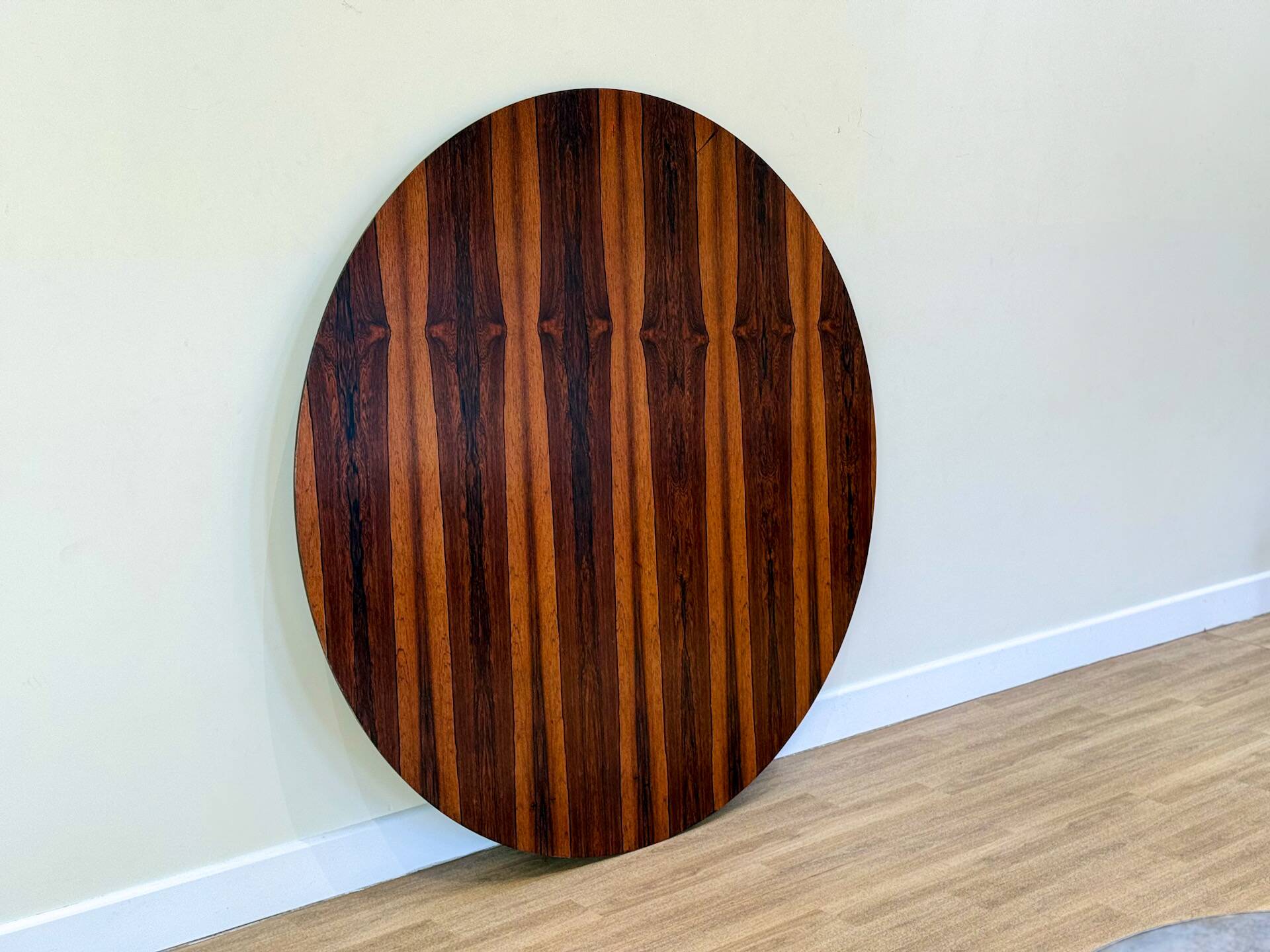 Mid-Century Arkana Round Dining Table in Brazilian Rosewood