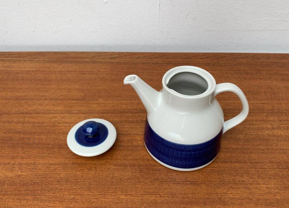Coffee pot from the Koka Bleu series, Blau, Bla Swedish mid-century by Hertha Bengtson for Rörstrand, 1950s.