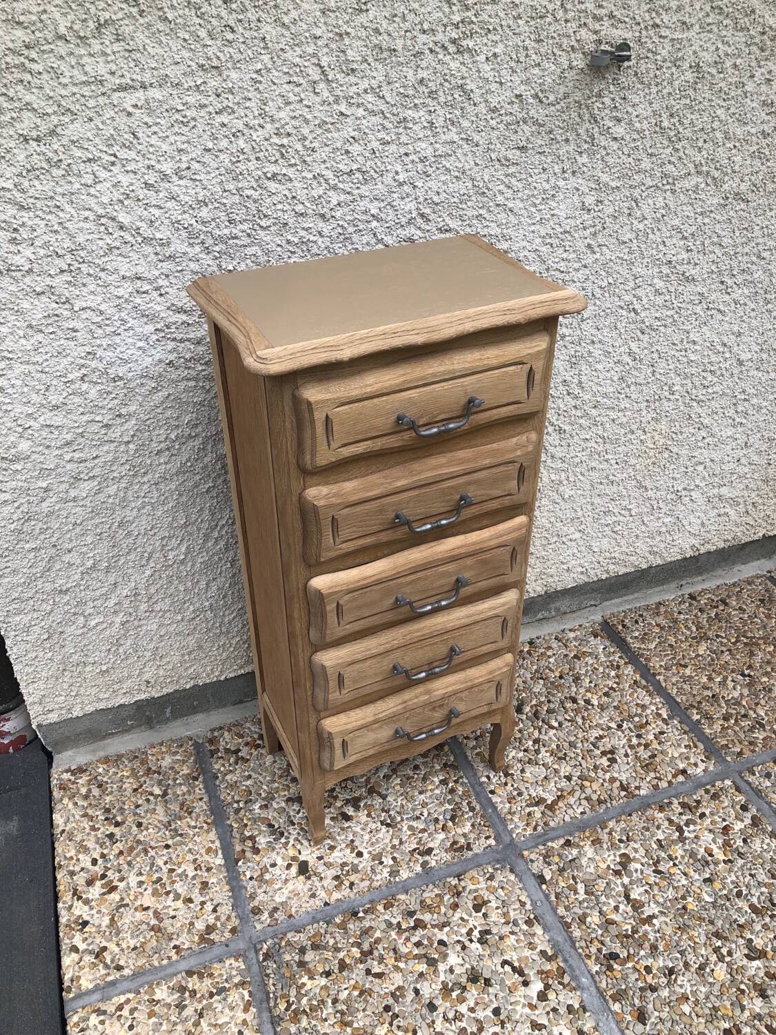 Raw wood chest of drawers with 5 drawers