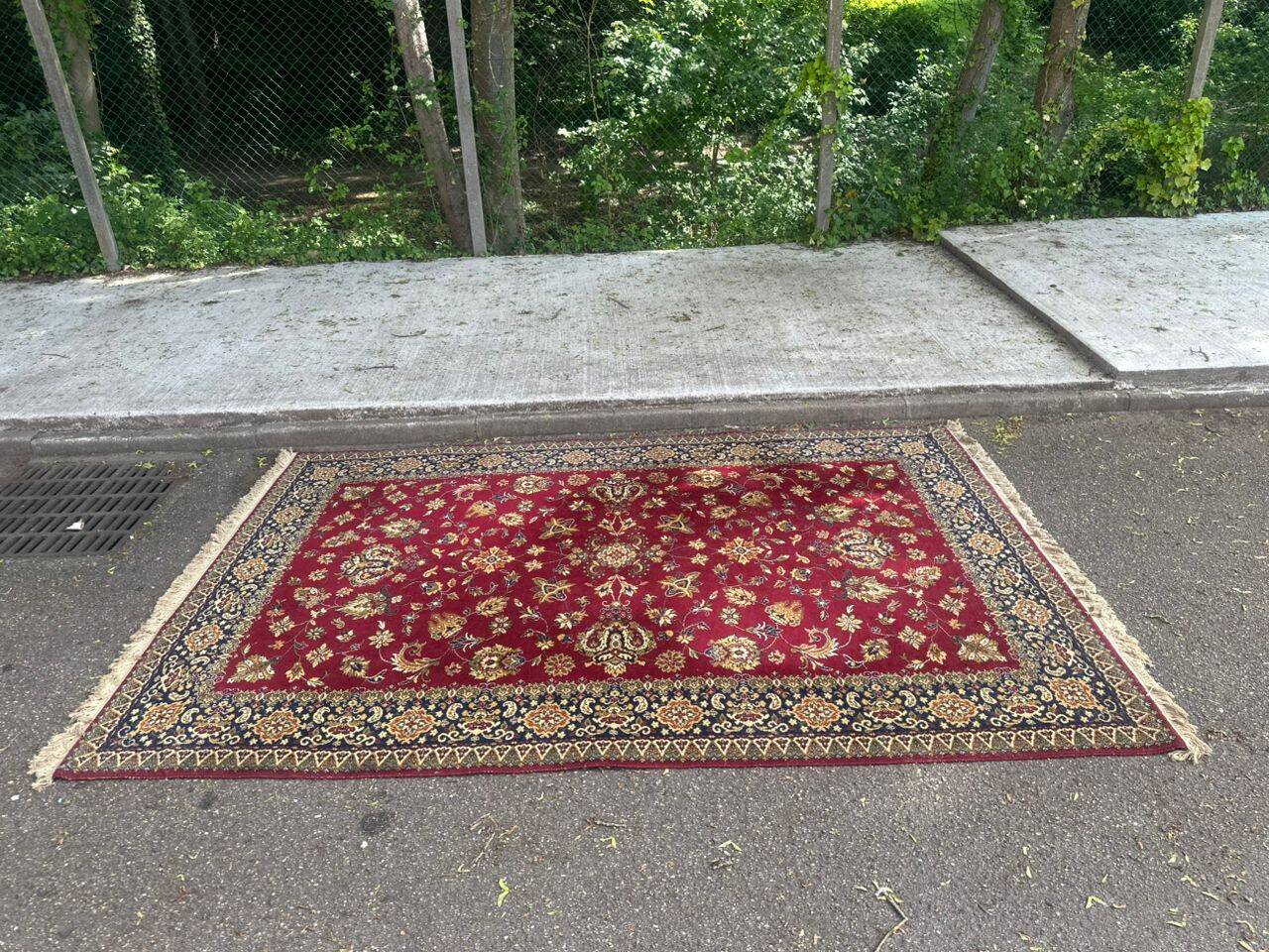 Burgundy genuine wool Persian-style rug from Belgium 200x300cm