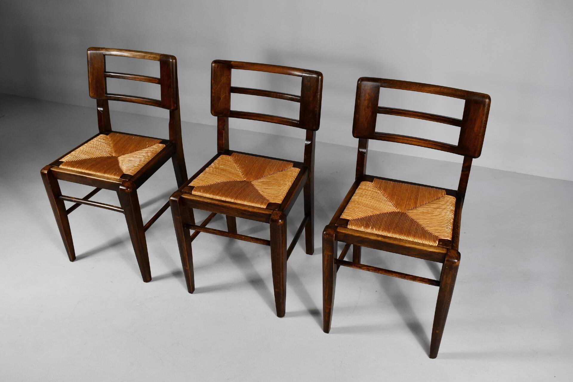 Suite de 3 chaises de Pierre Cruège datant des années 1950.
