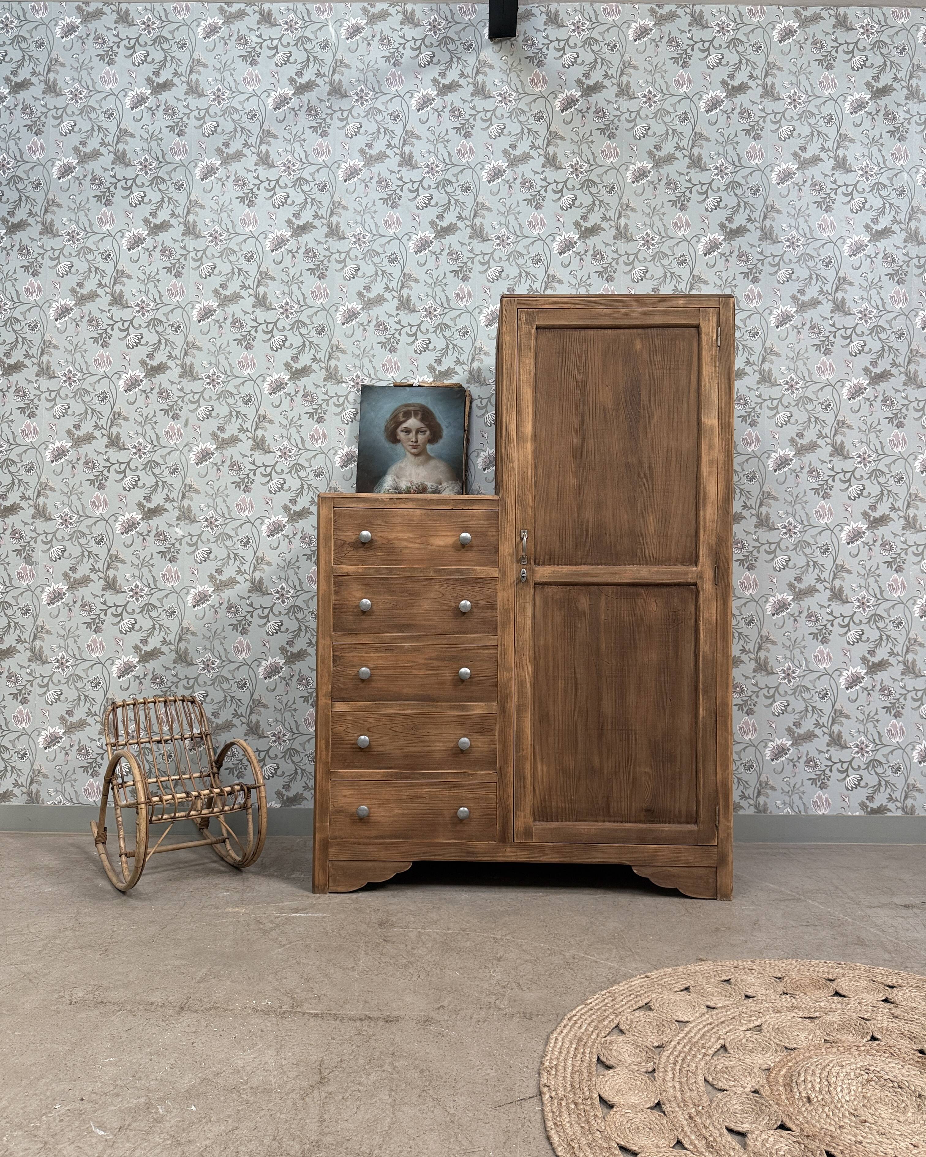 Armoire asymétrique art déco (rénovée)