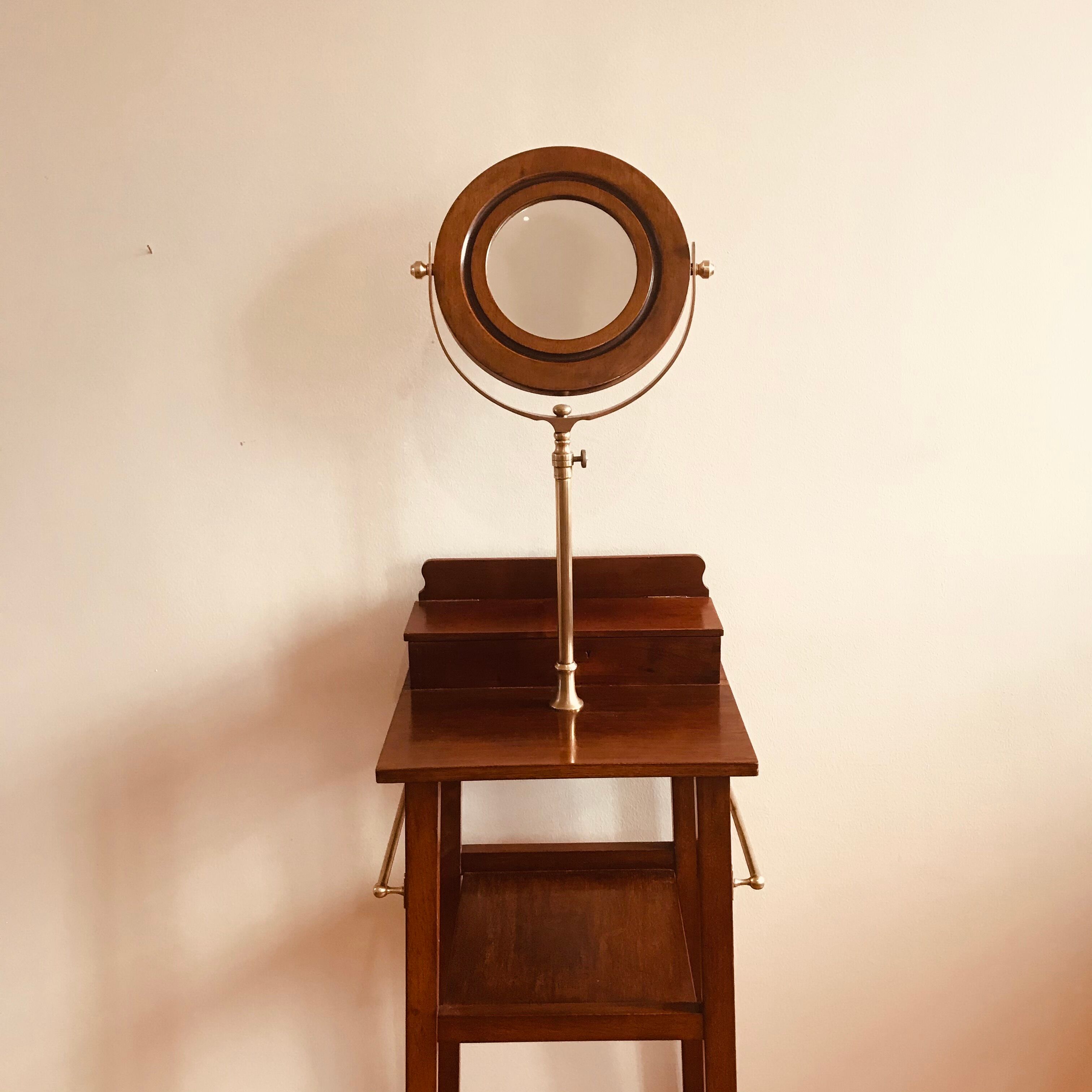 English barbier at the end of the 19th century. Mahogany and brass. Normal and magnifying mirror