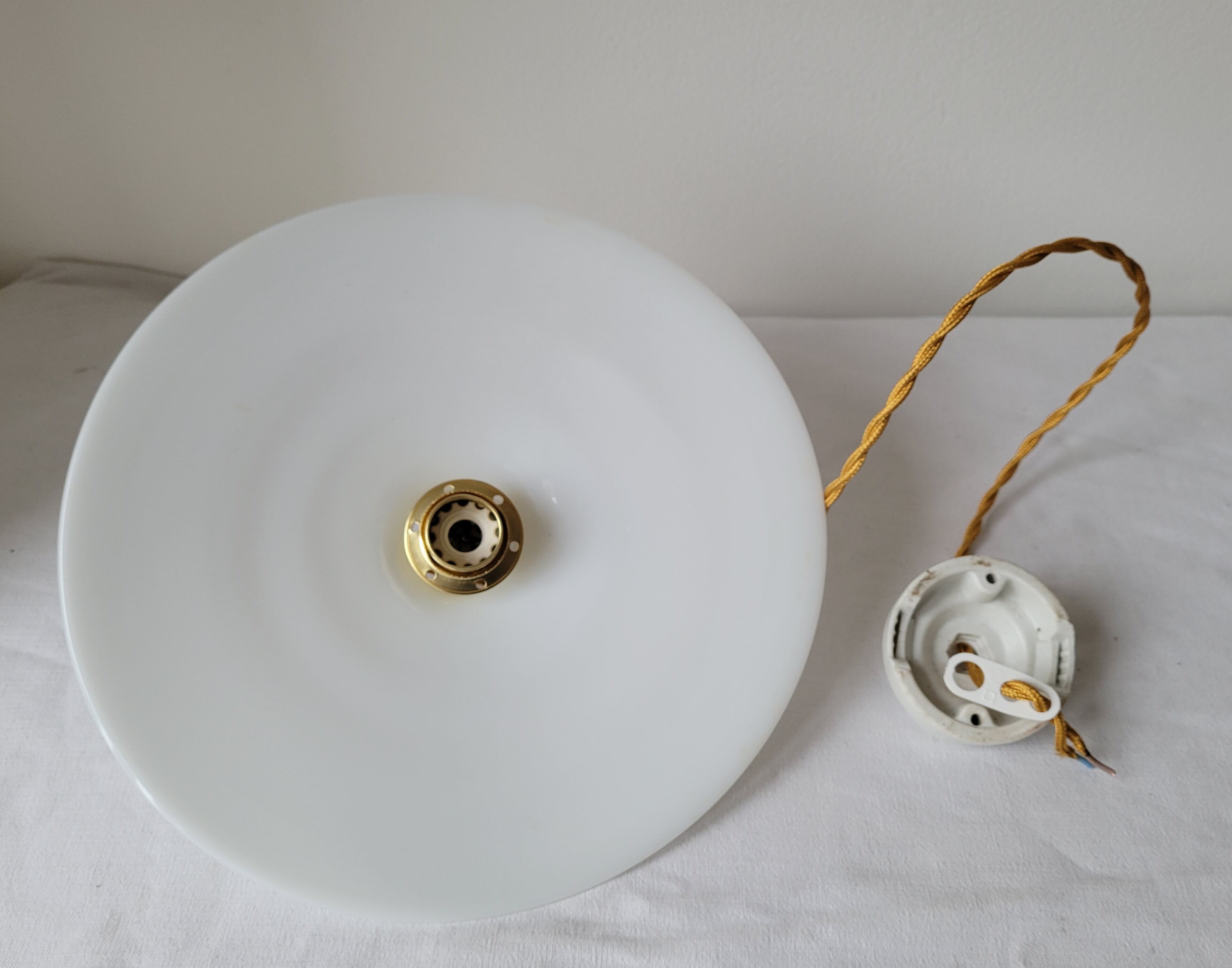 White opaline suspension