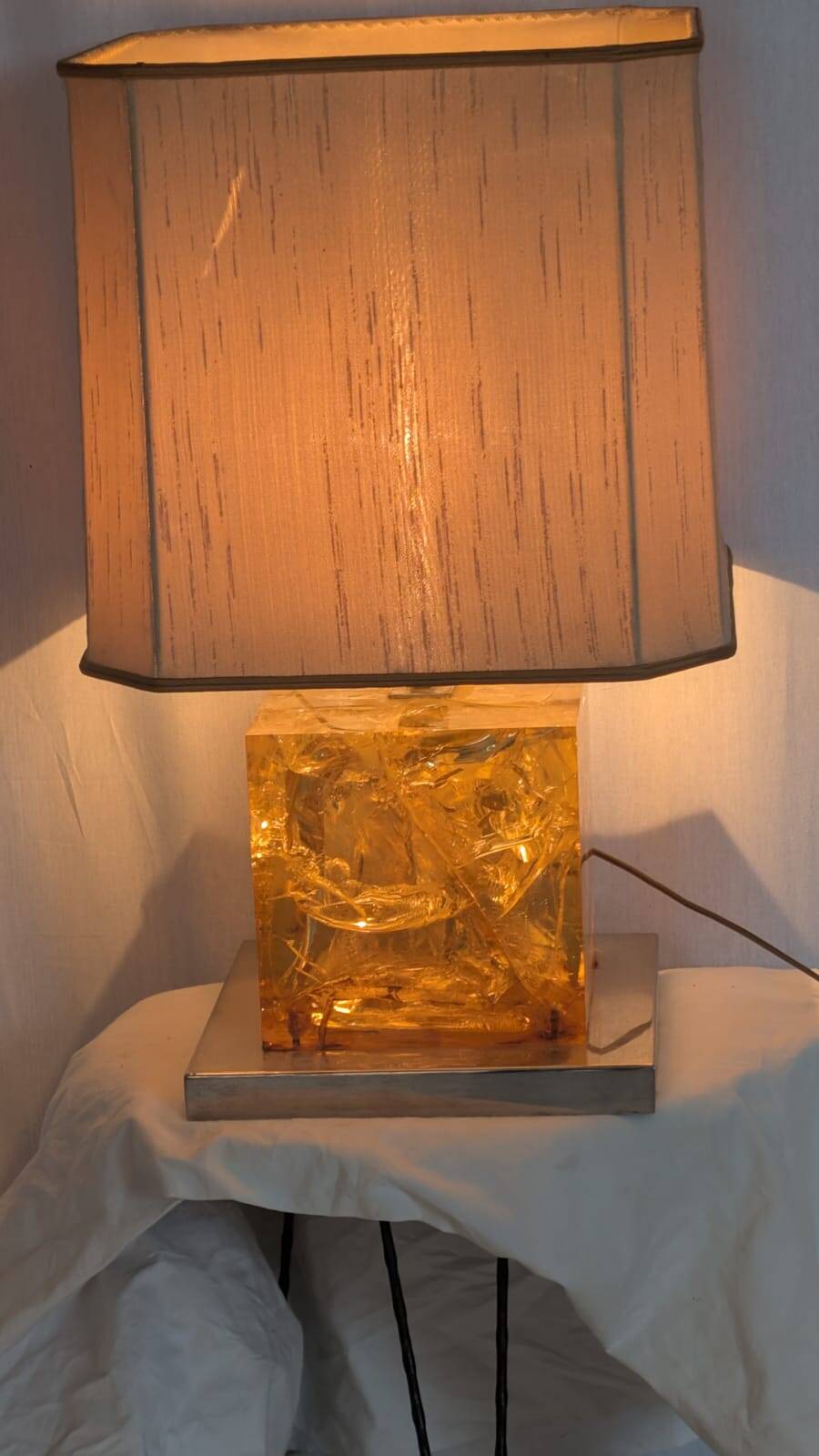 French resin table lamp, 70s