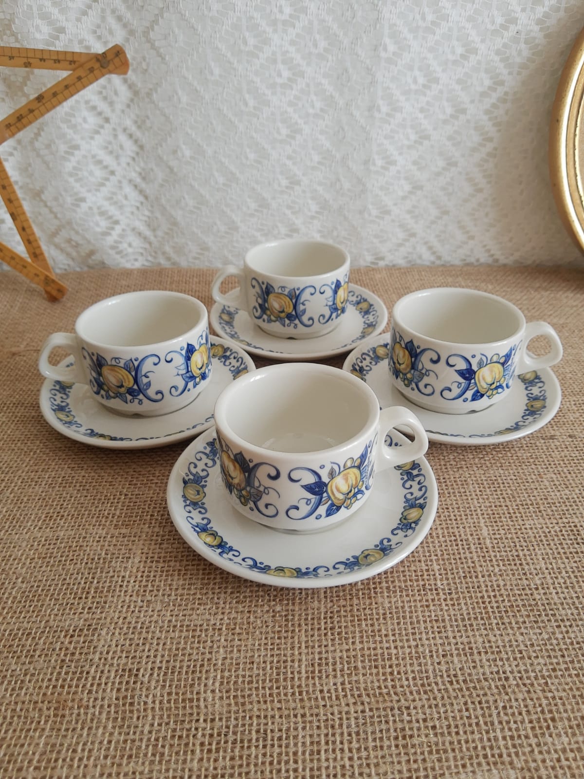 Set of 4 Villeroy & Boch cups and saucers - vintage