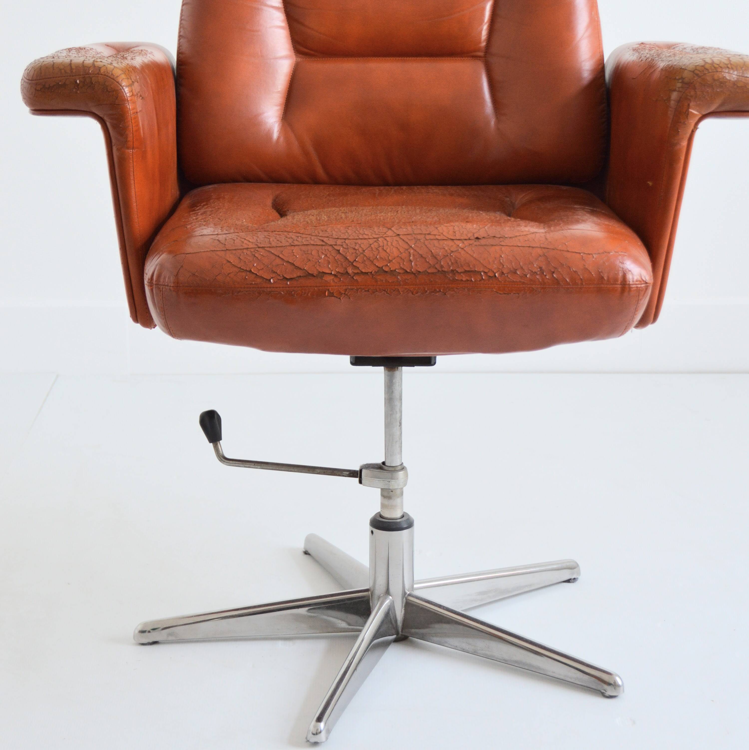 Swivel chair / height adjustable 1960 vintage