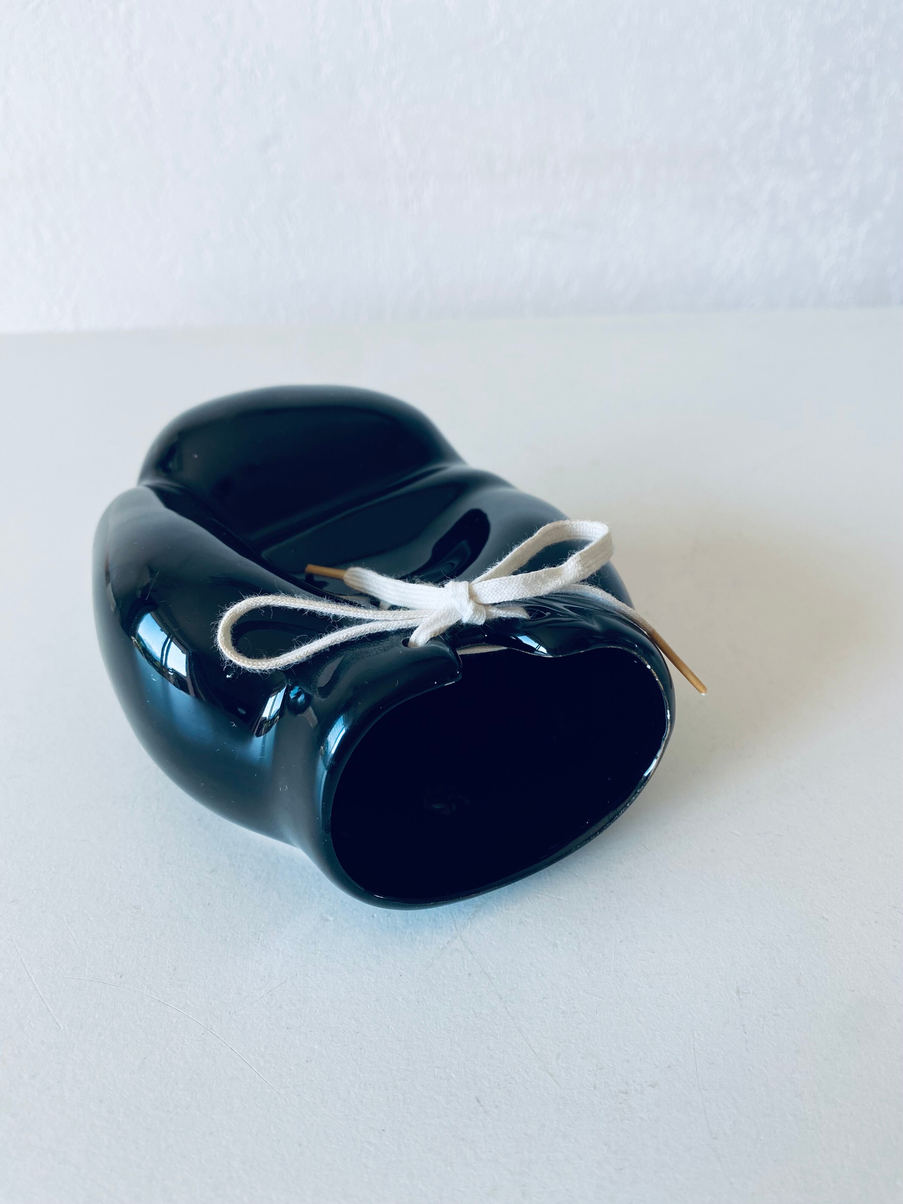 Empty pocket ceramic boxing glove