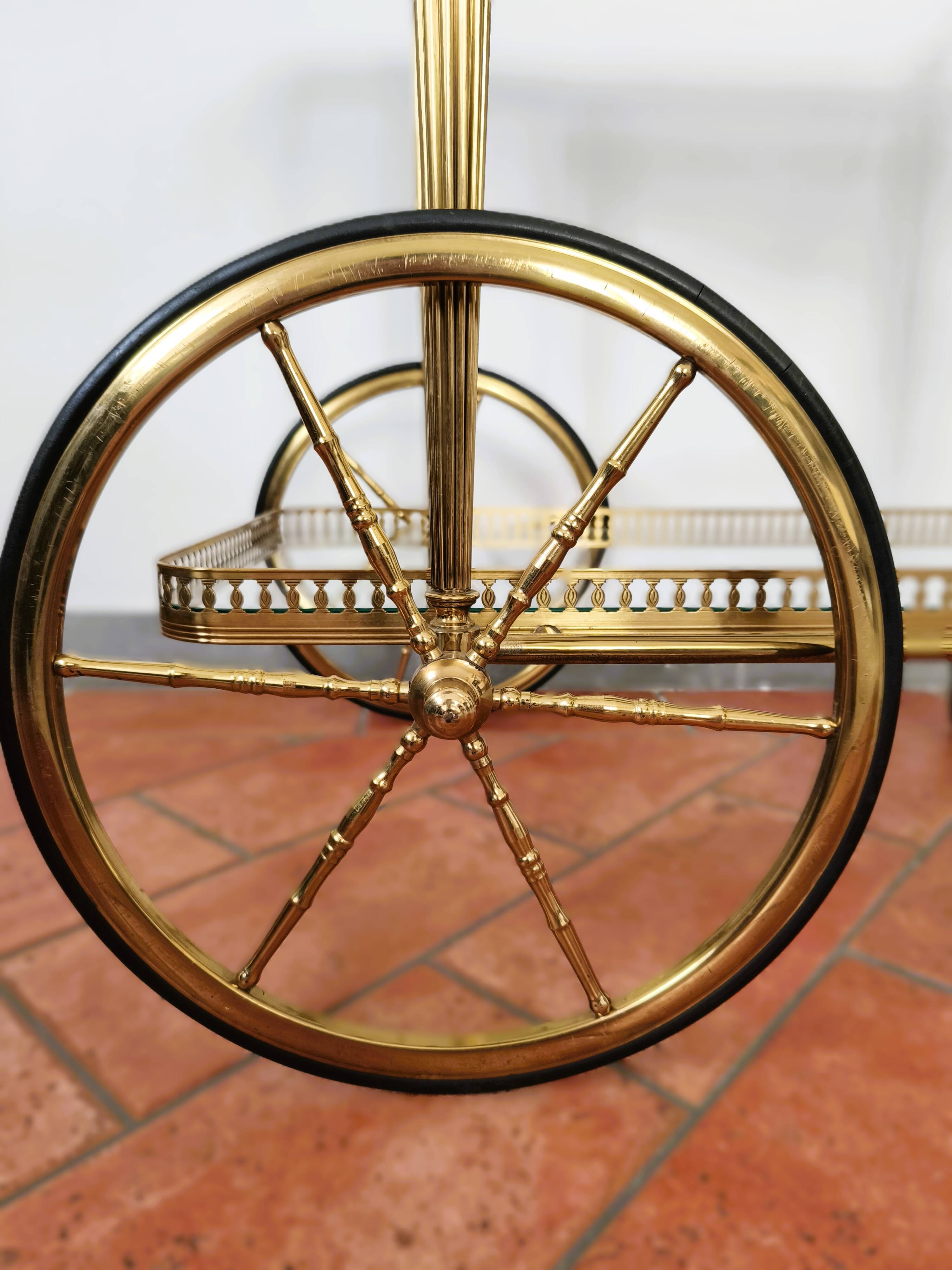 Rolling bar cart in brass and glass, mid-century, Italy