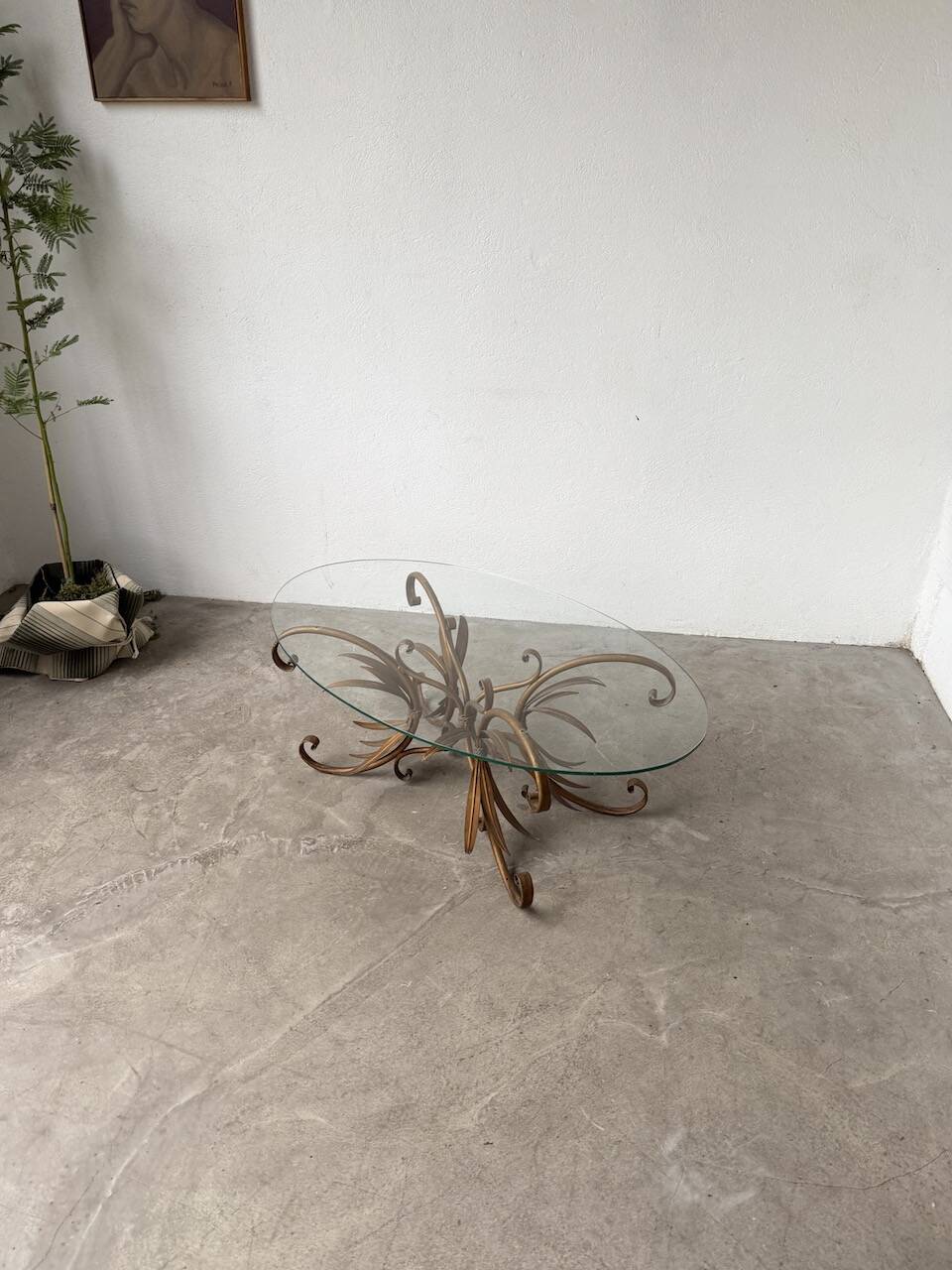 "ear" style coffee table