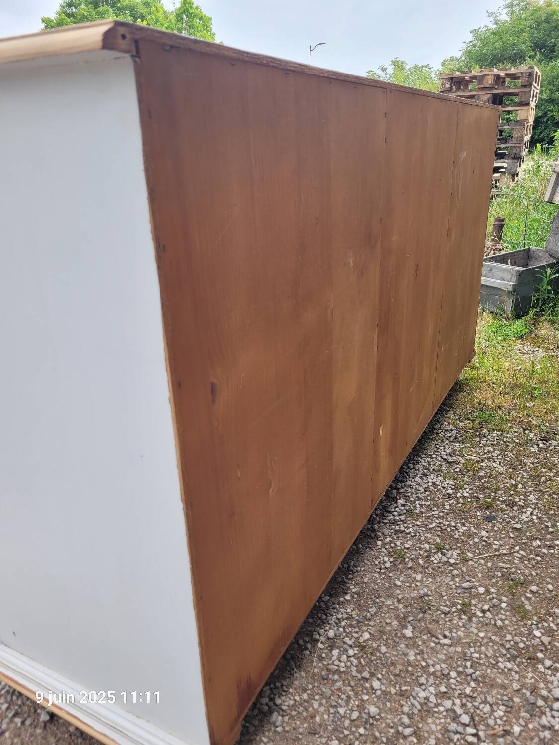 Buffet en bois patiné blanc
