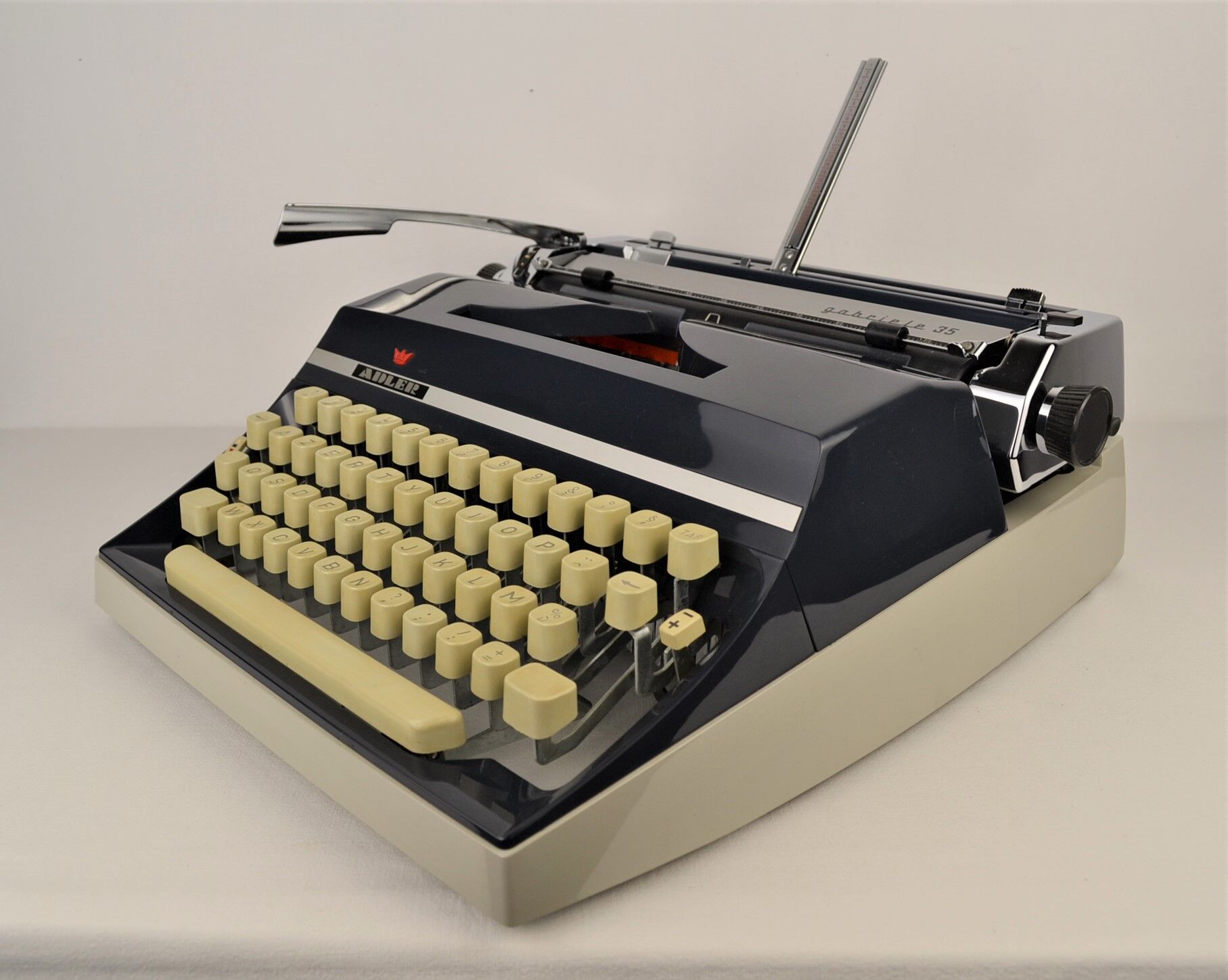ADLER portable typewriter "Gabriele 35" - New Ribbon