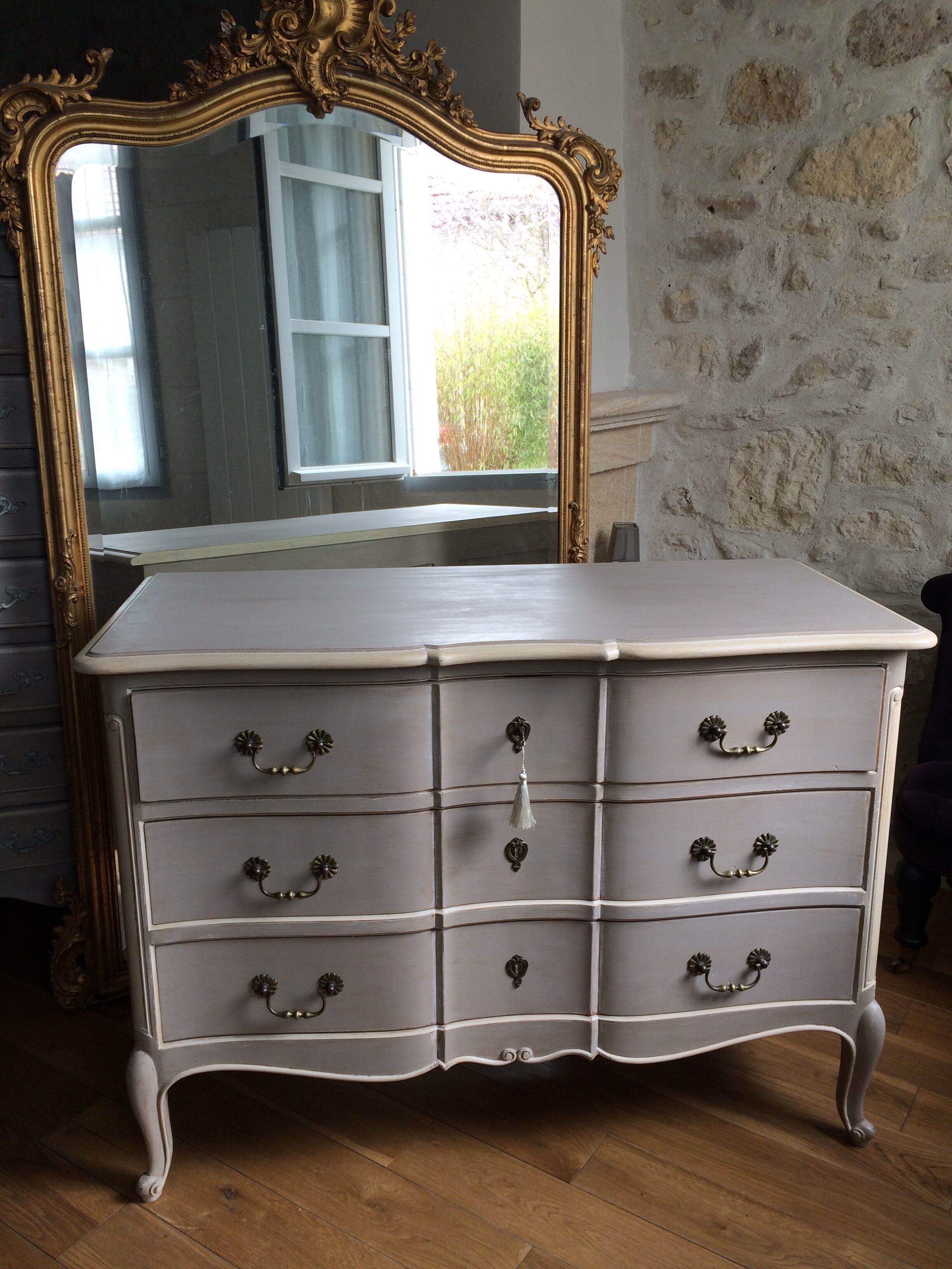 Patinated crossbow commode