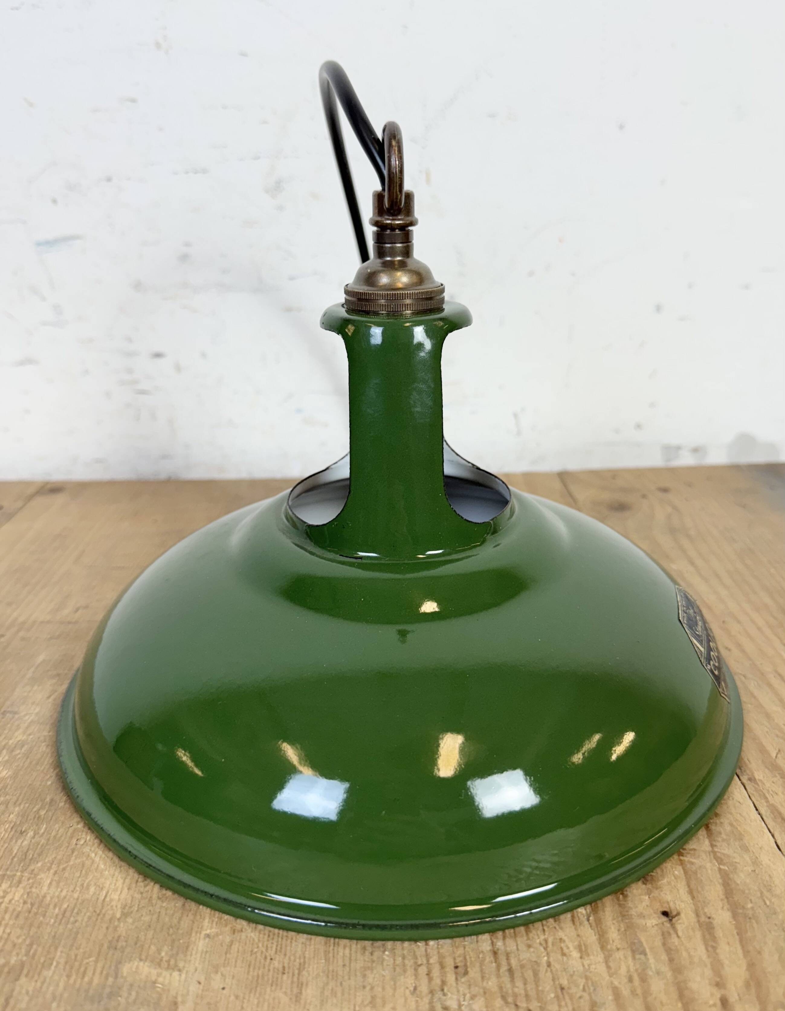 Suspension industrielle en émail vert de Coolicon, années 1950