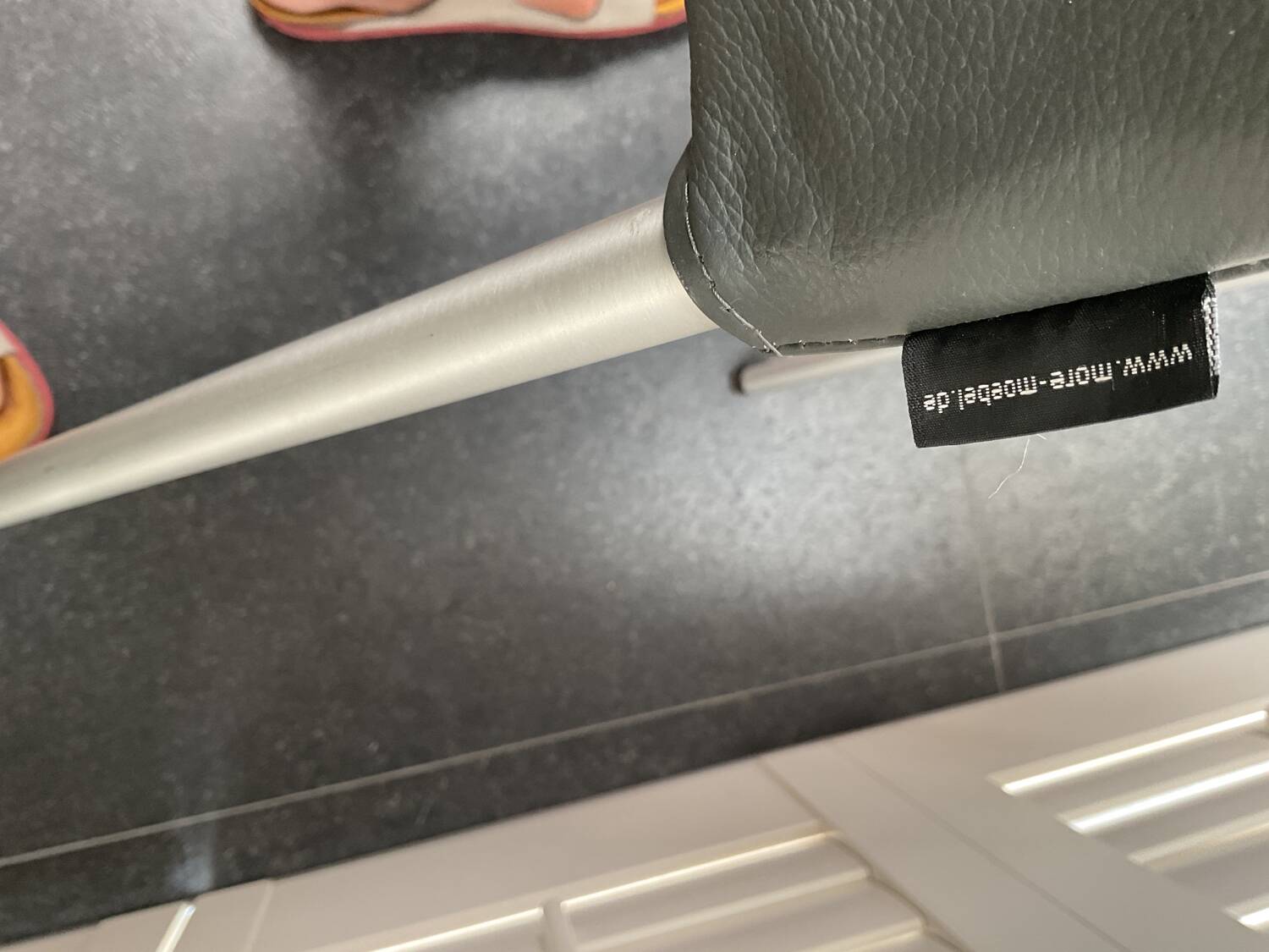 Chaises en cuir More