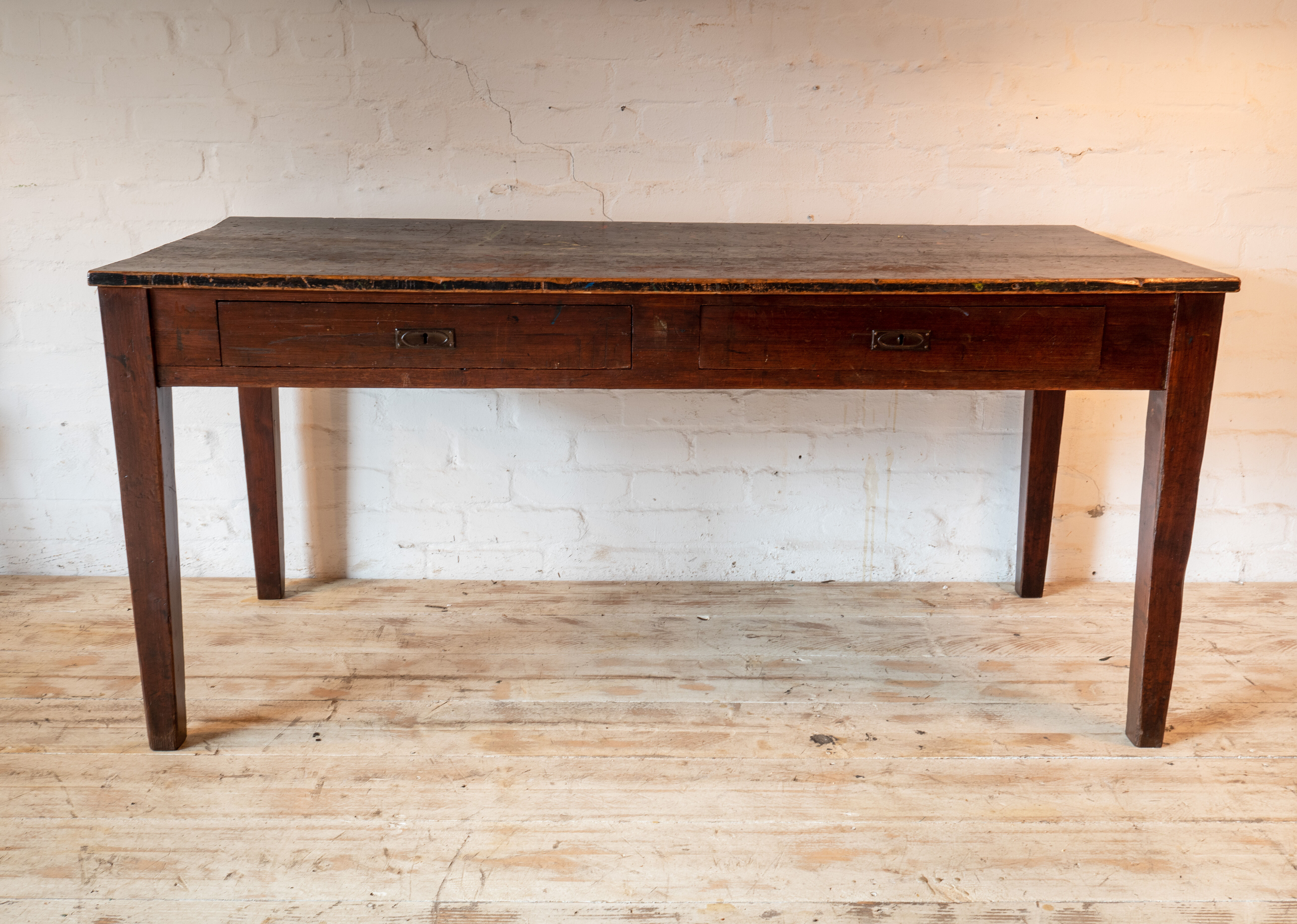 Antique table with 2 drawers in patina