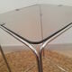 Table d'appoint bout de canapé métal chromé et verre fumé vintage