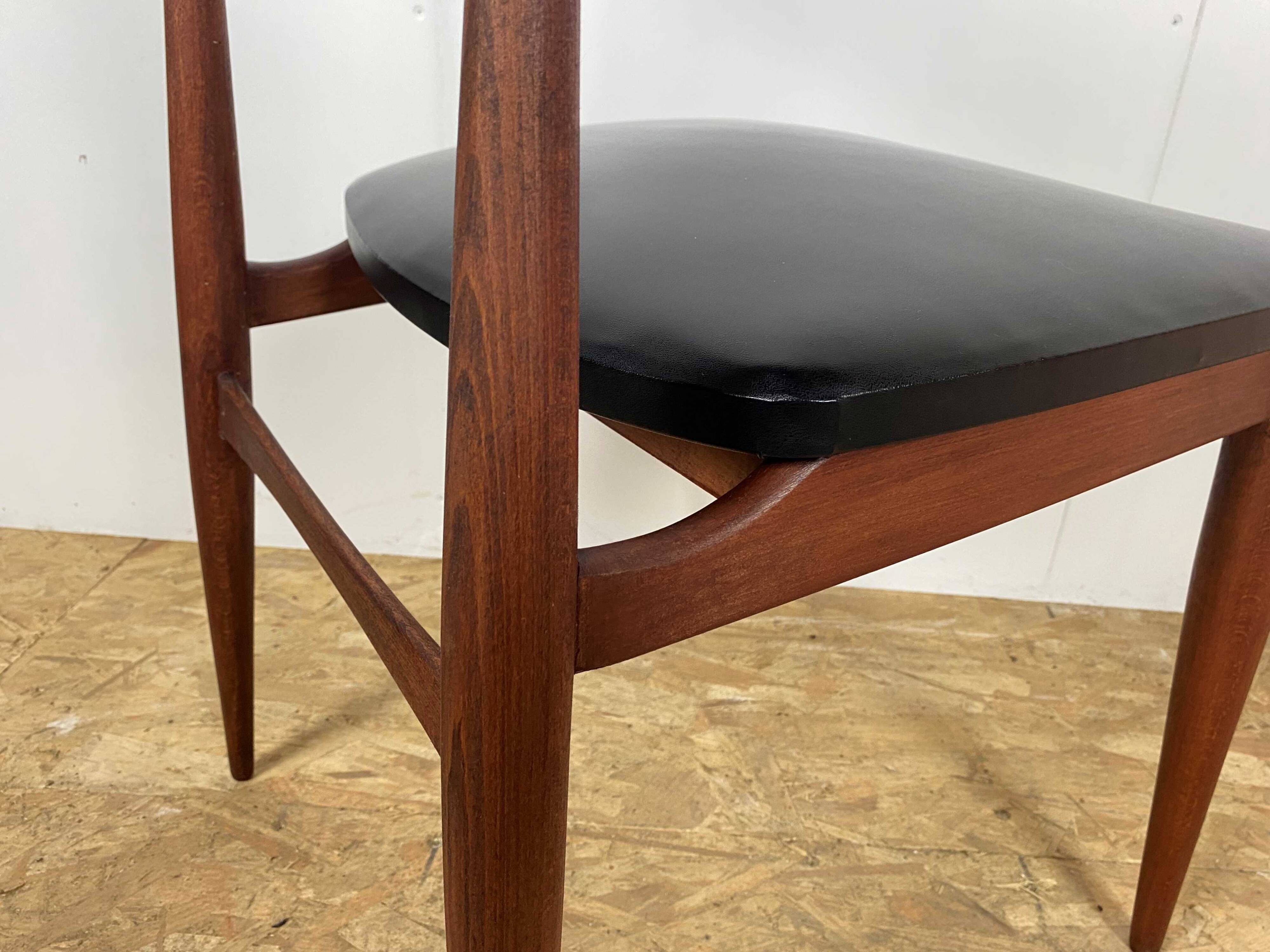 A vintage Scandinavian teak skai chair from AN60