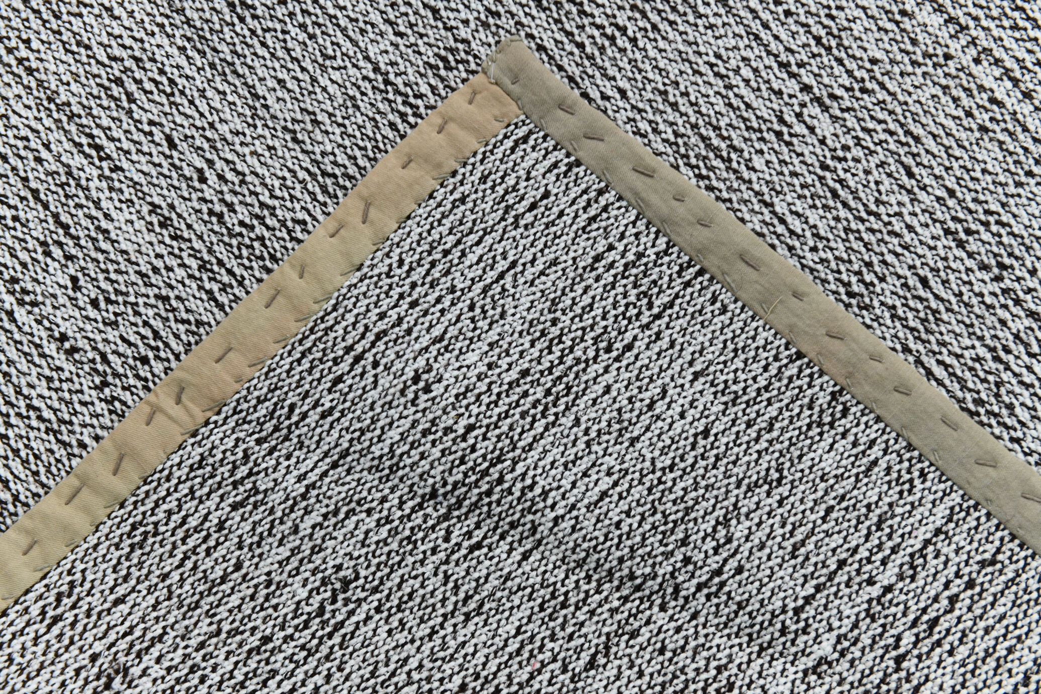 3x10 White Black Turkish Runner Rug 92x310Cm