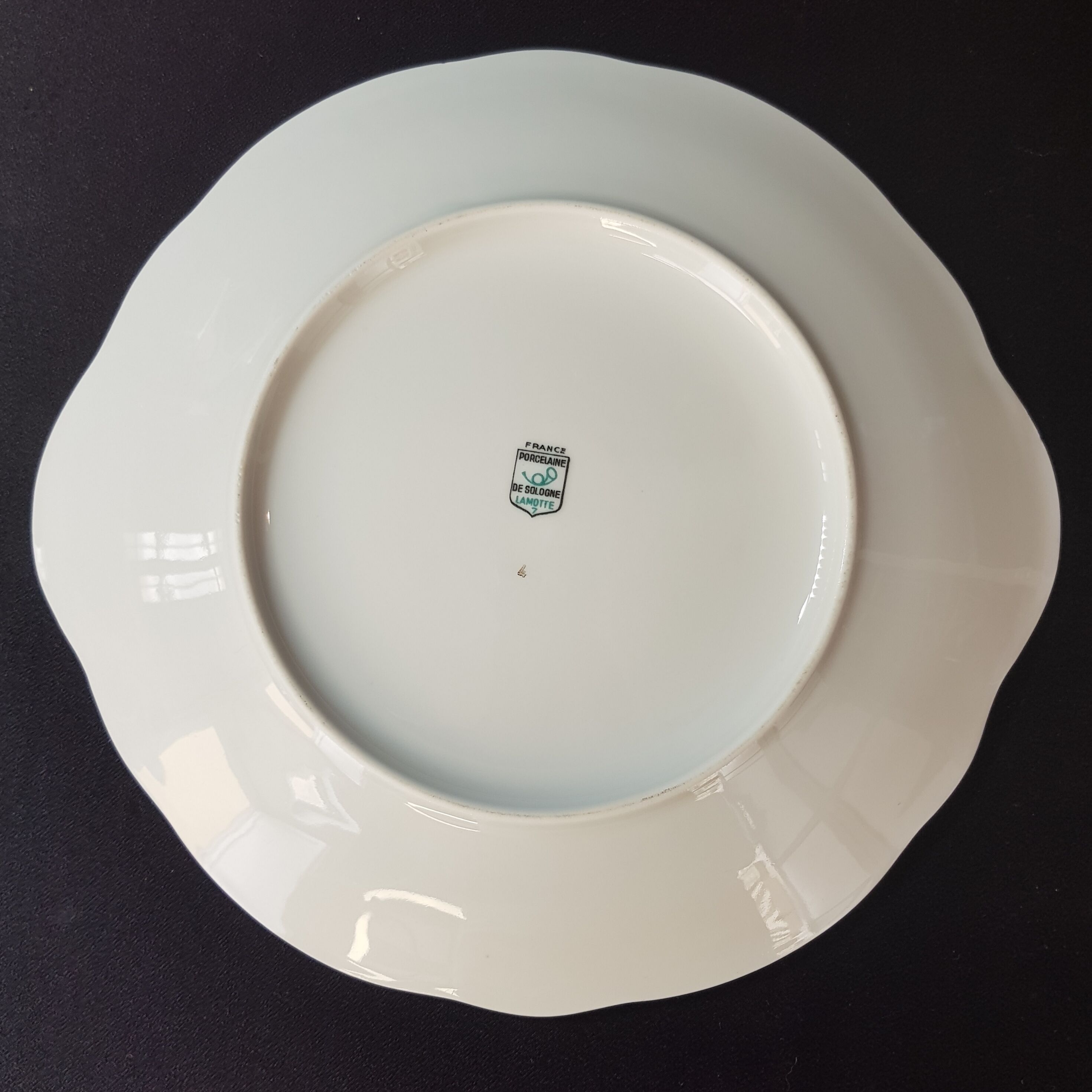 Porcelain presentation dish