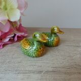 Ensemble salière et poivrière en forme de canards barbotine verts et jaunes vintage
