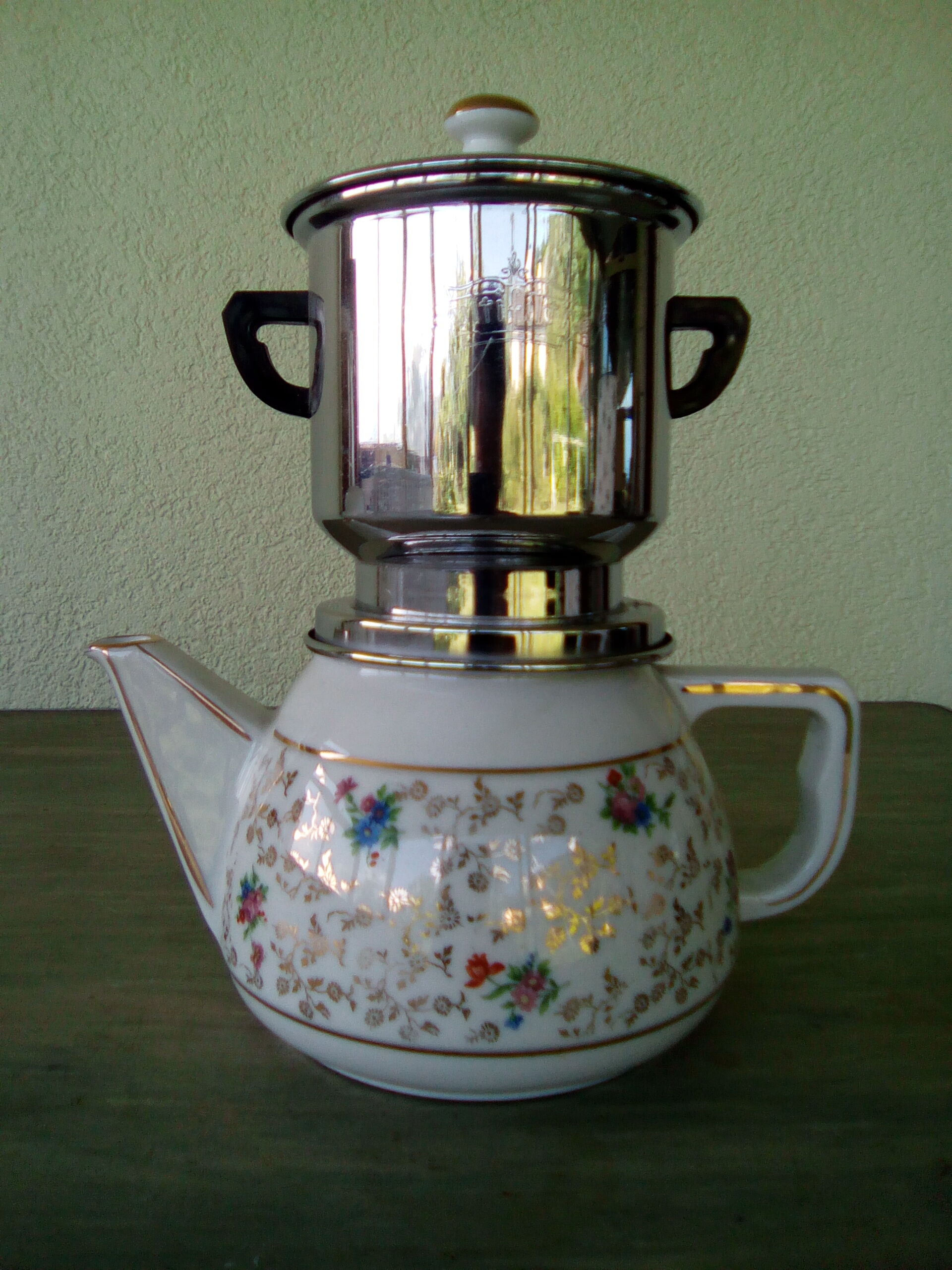 Snake porcelain coffee maker