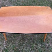 Vintage coffee table in light beech, rectangular top 120 x 50 cm, tapered legs.