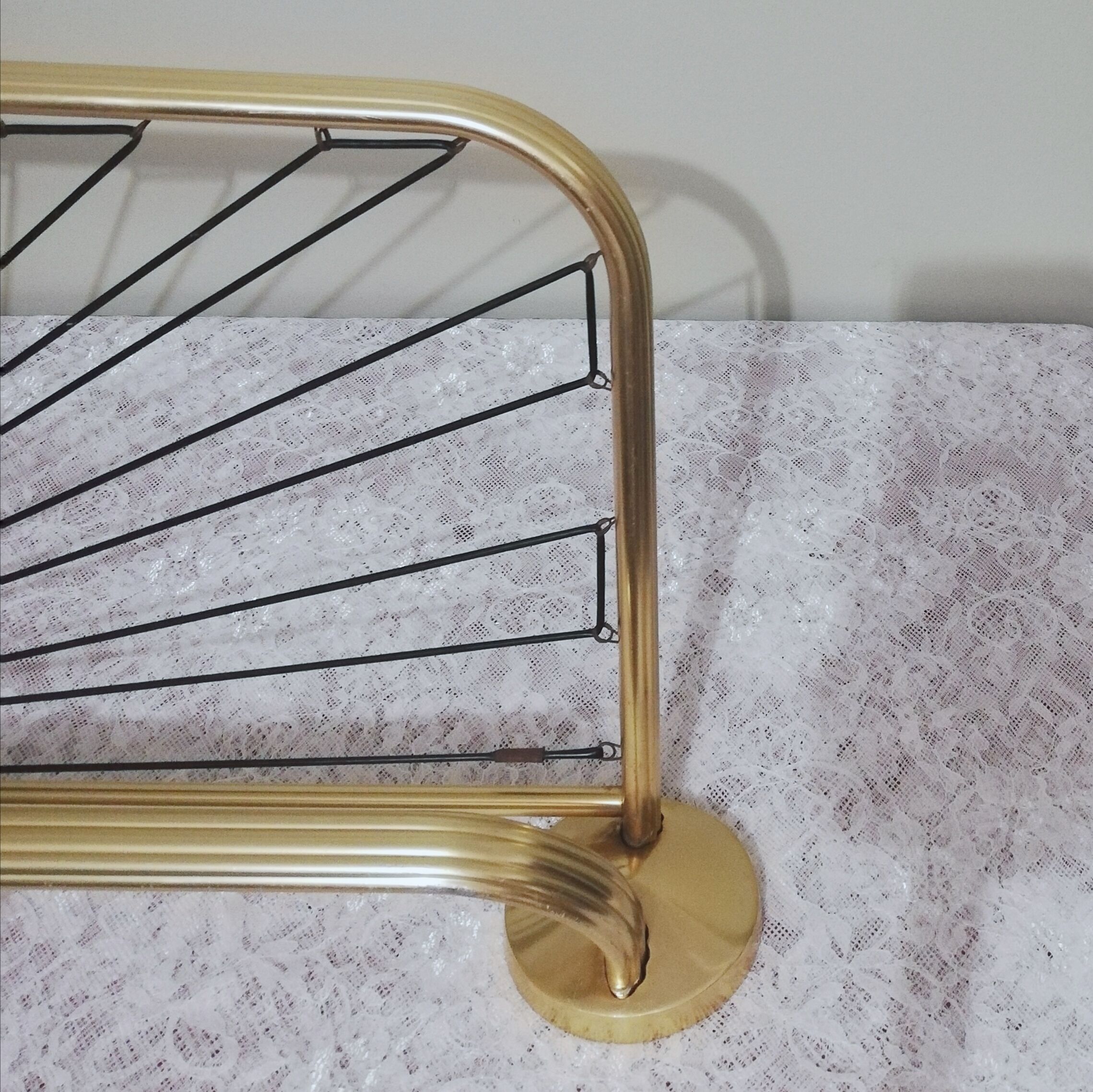 Gold aluminum and and pvc ropes wall coat rack