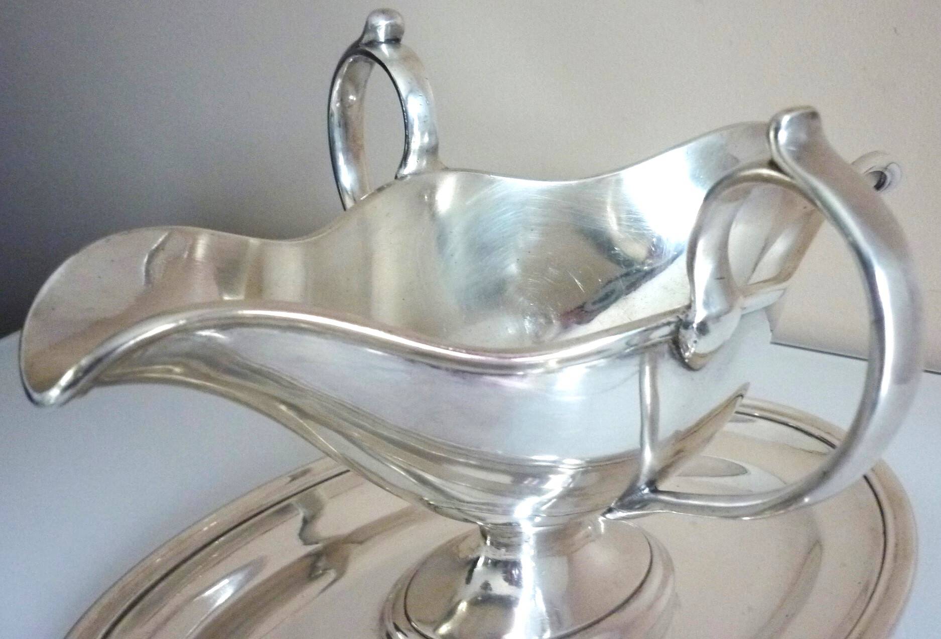 Large gravy boat on its frame, silver metal Cailar Bayard, 19th century