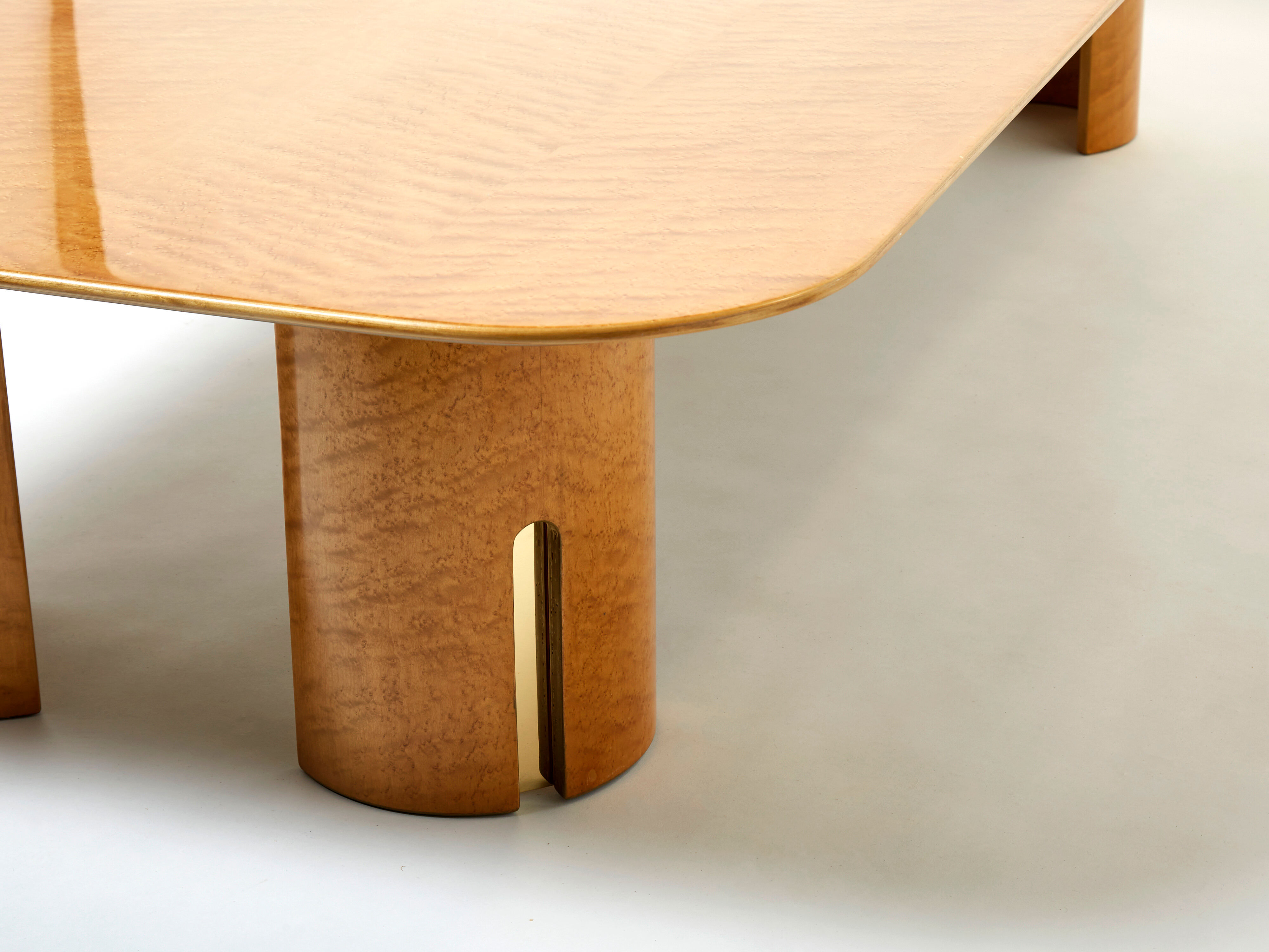 Very large coffee table maple brass Giovanni Offredi Saporiti 1980