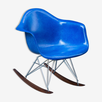 Rocking chair RAR Medium Blue de Charles & Ray Eames - Herman Miller
