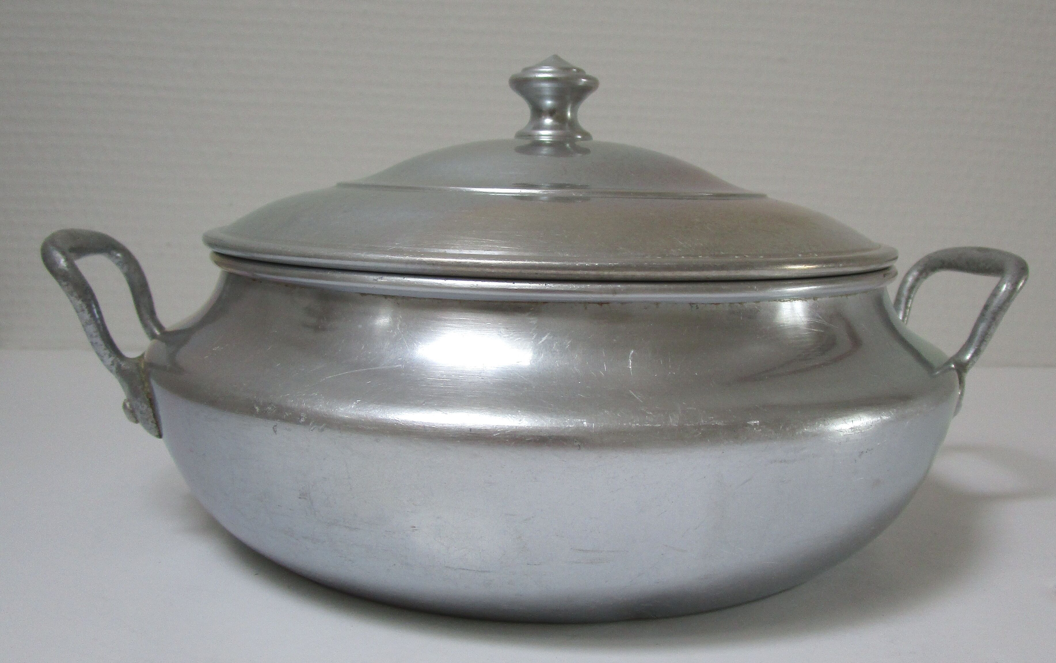 Set of two aluminum tureen Turneds from the 30s/40s